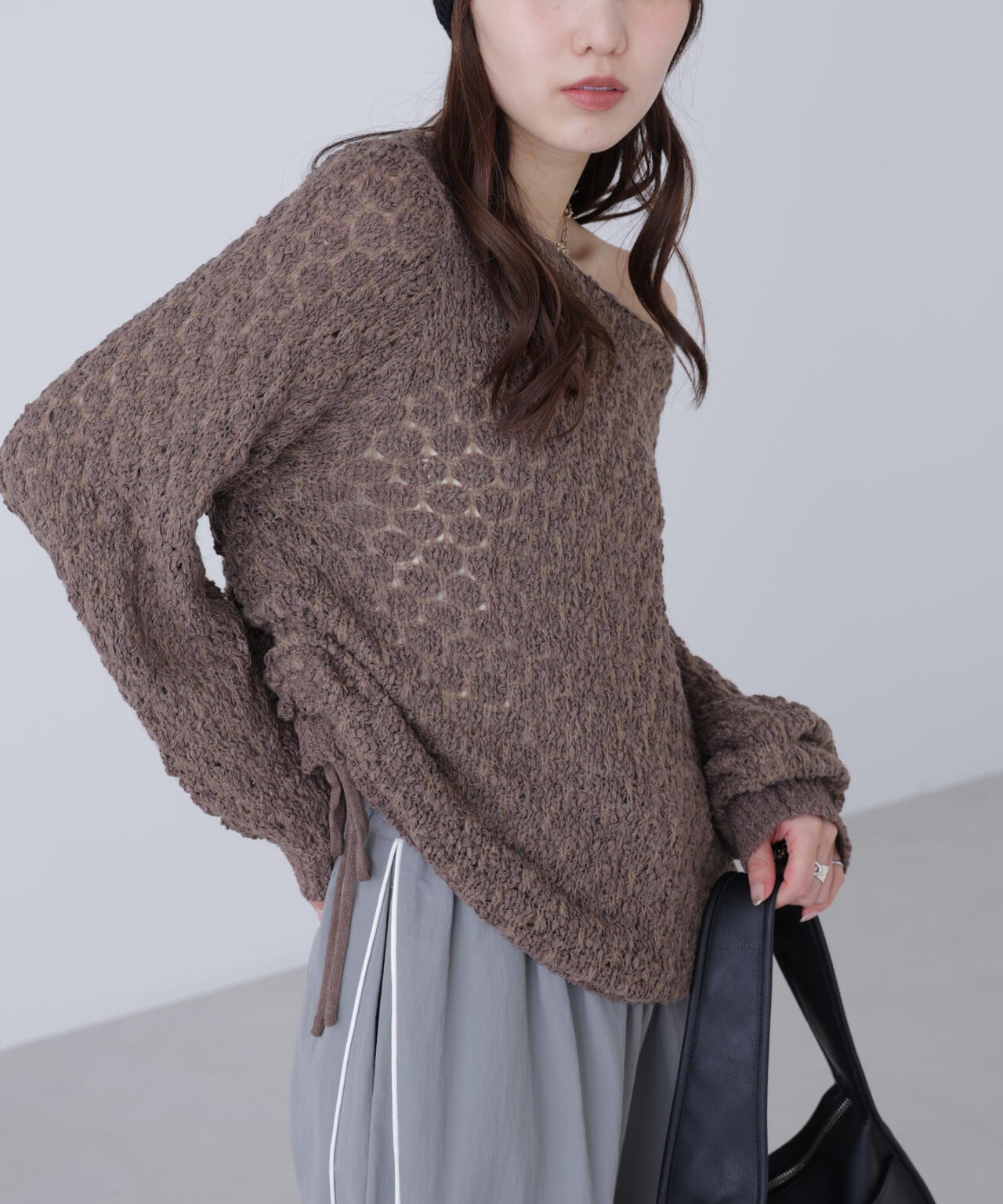 ポコポコワンショル脇ドロストオーバーニット