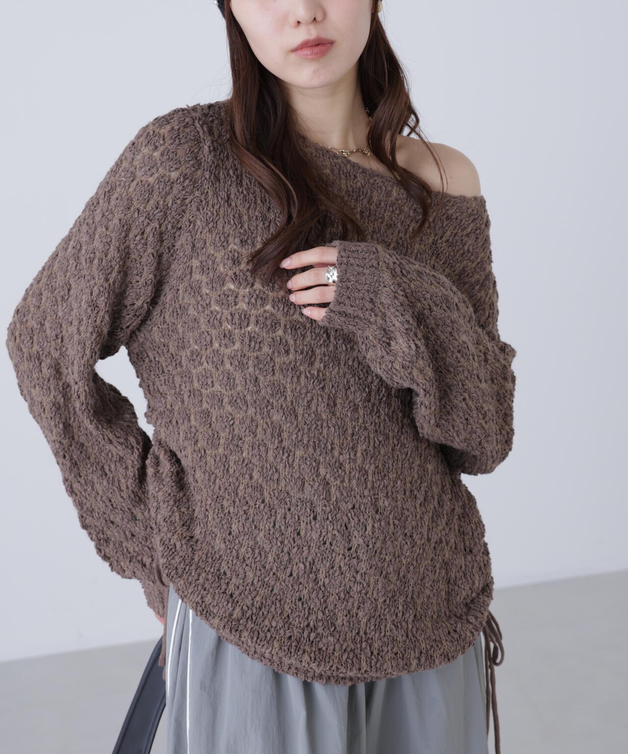 ポコポコワンショル脇ドロストオーバーニット