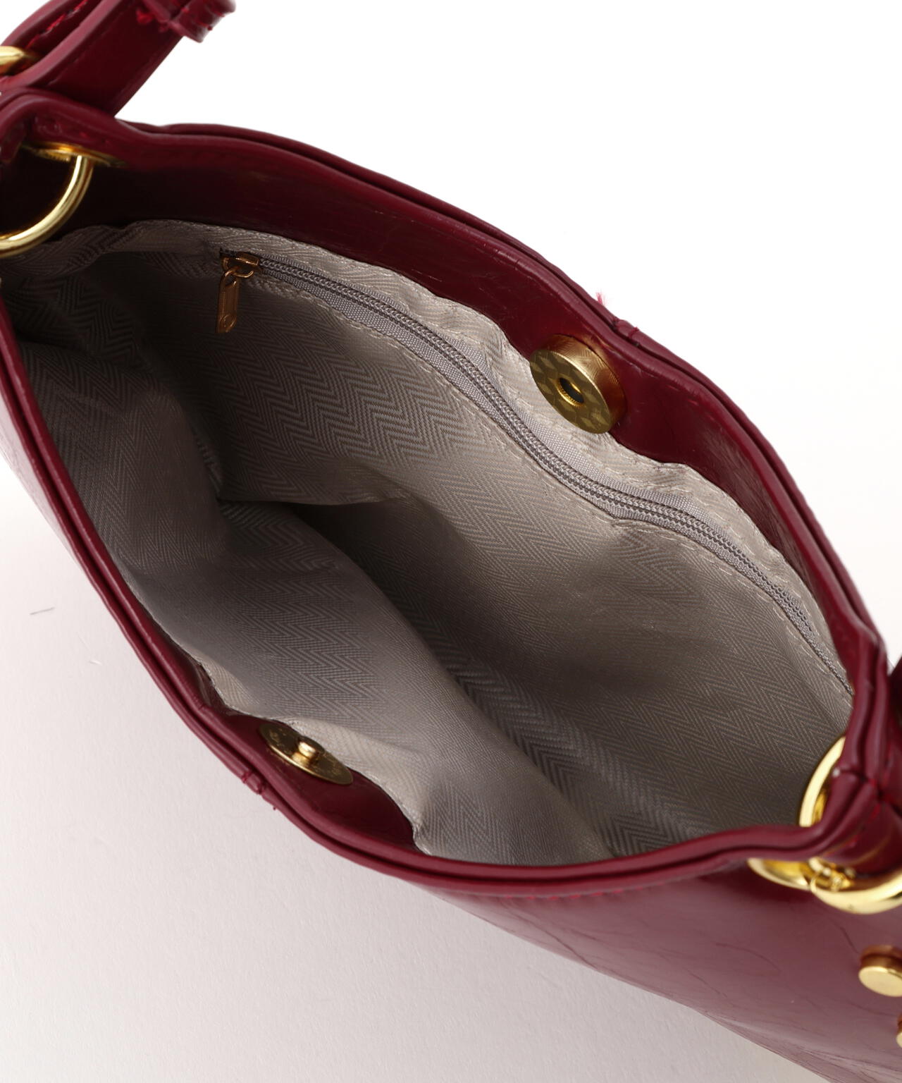 スタッズ付きショルダーバッグ