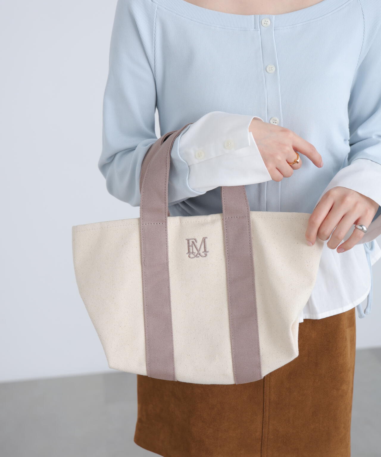 ロゴトートバッグ