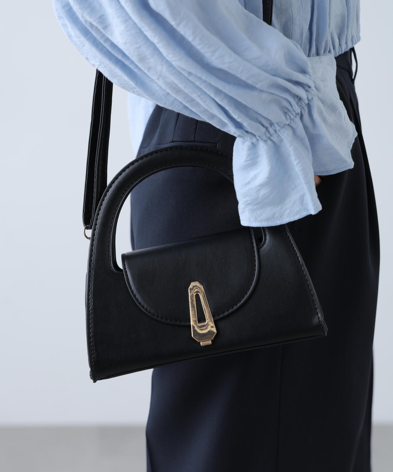 金具付きミニショルダーバッグ