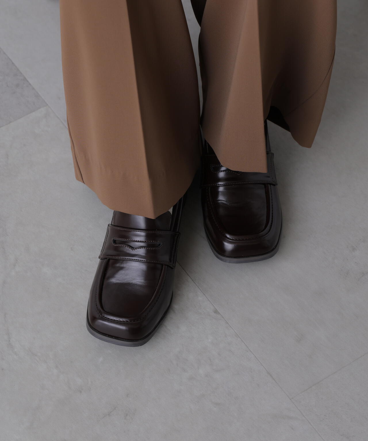 ヒールローファー
