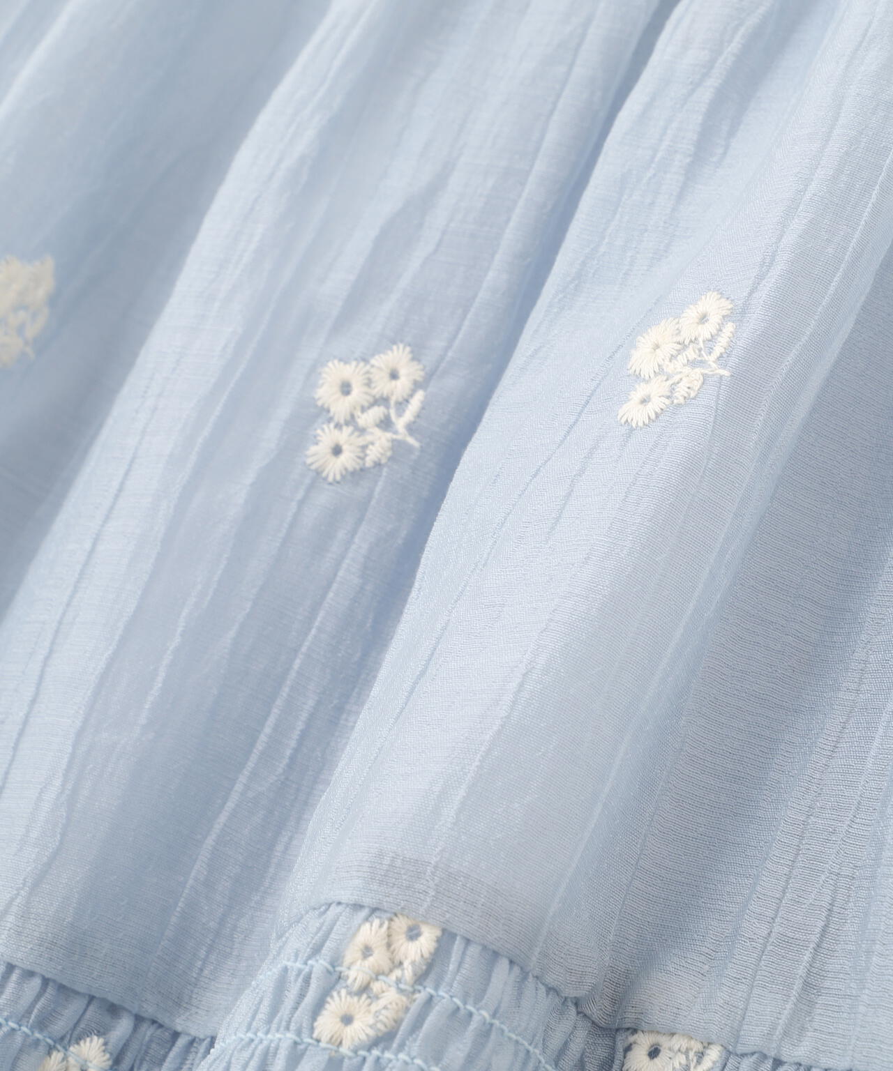 【一部追加生産予約】シアー小花刺繍シャーリングギャザーキャミワンピース