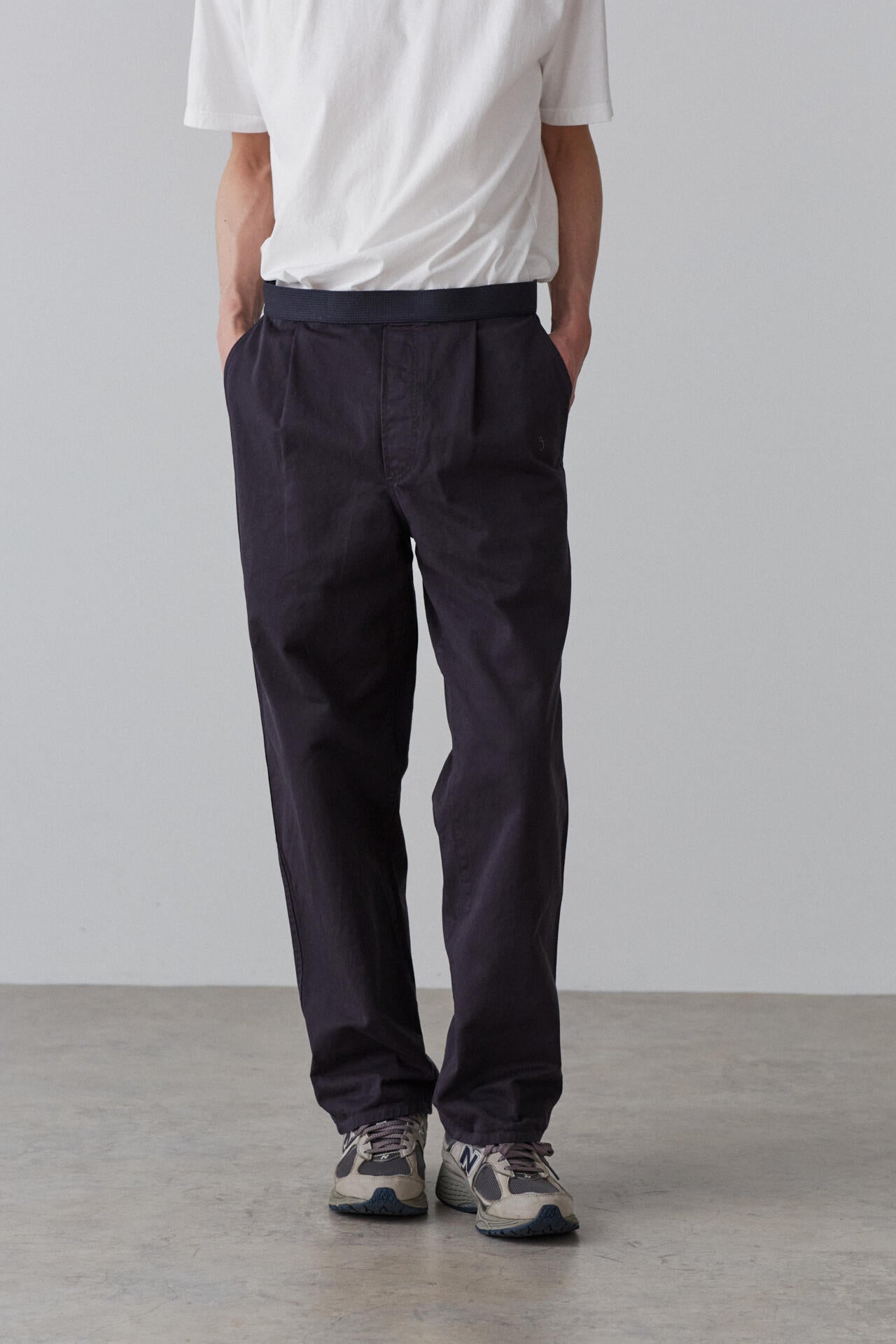Y / ORGANIC COTTON CHINO BELTED TROUSERS | YLÈVE（イレーヴ