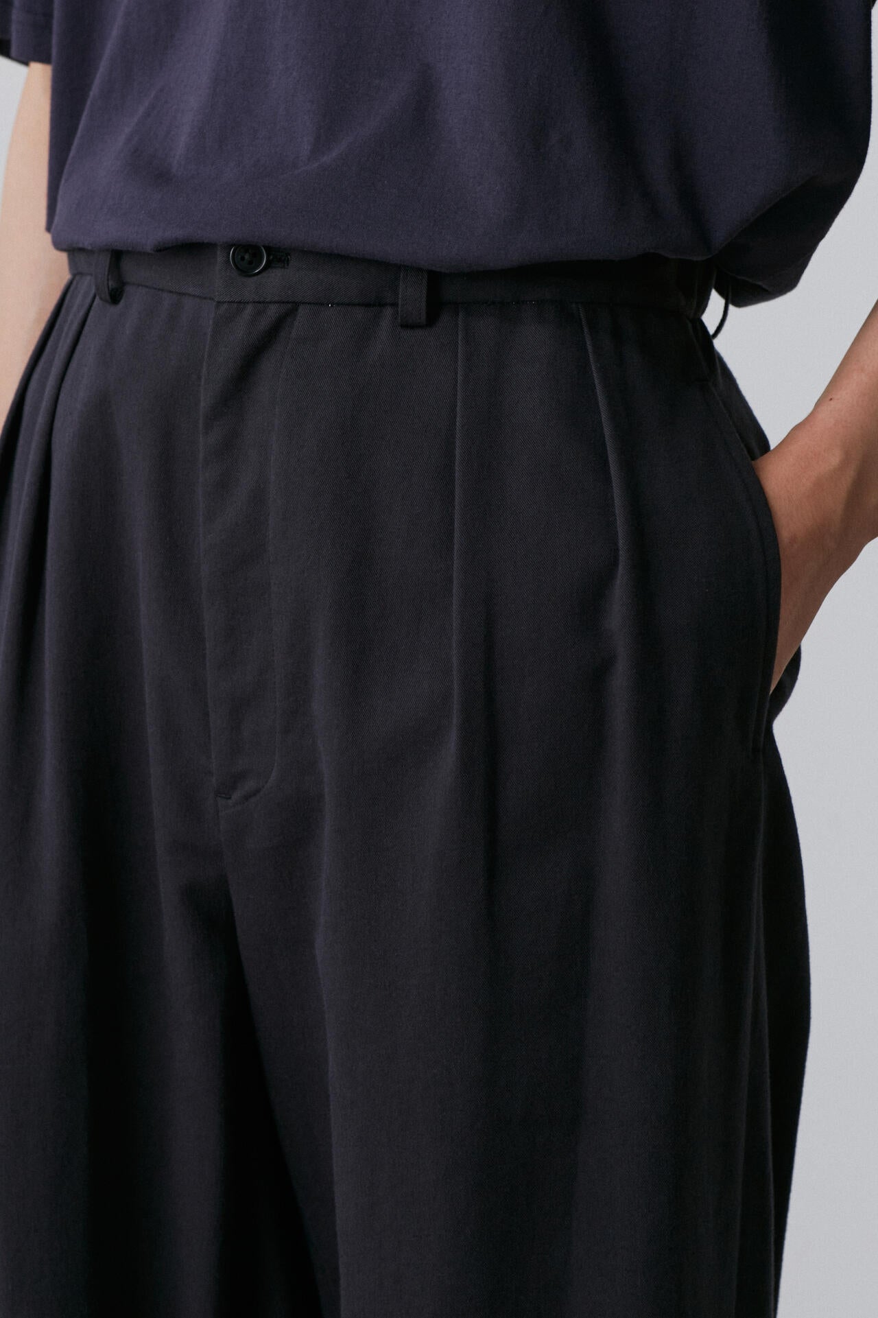 Ｙ / ORGANIC COTTON TENCEL CHINO TROUSERS