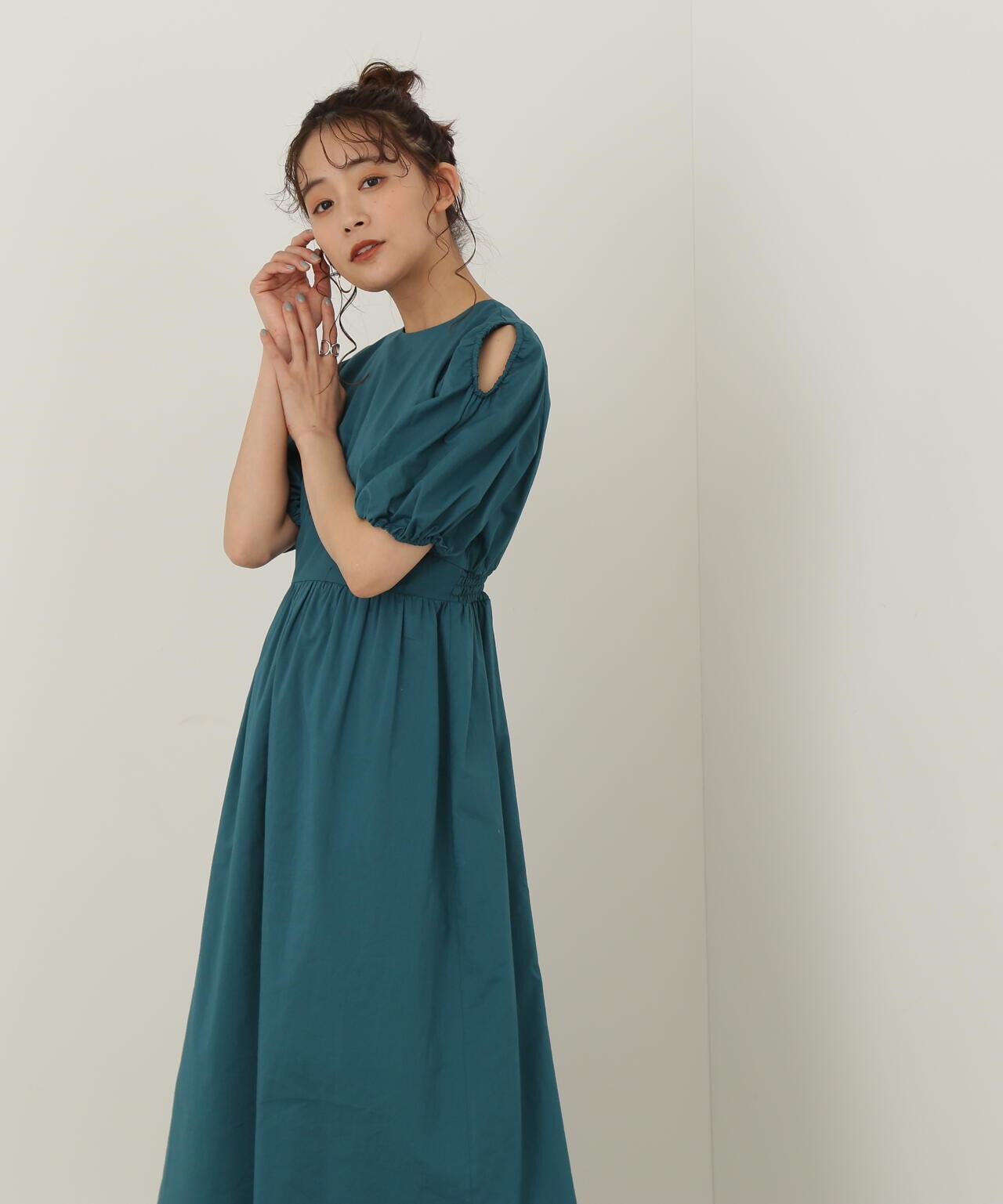 【川津明日香さん着用】コットンボイルギャザーホールワンピース《S Size Line》