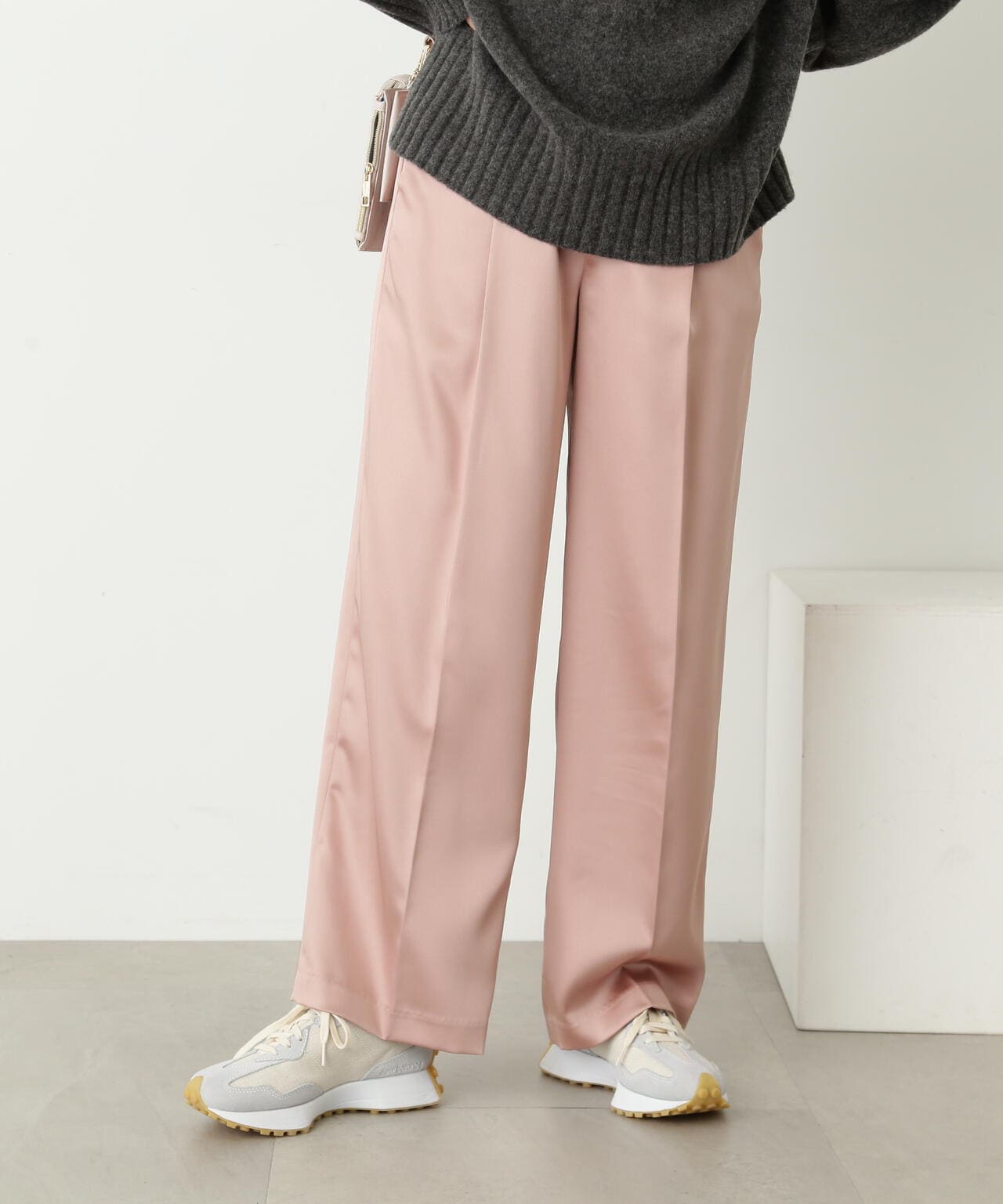 稲垣莉生さん着用】センタープレスサテントラウザーパンツ | N