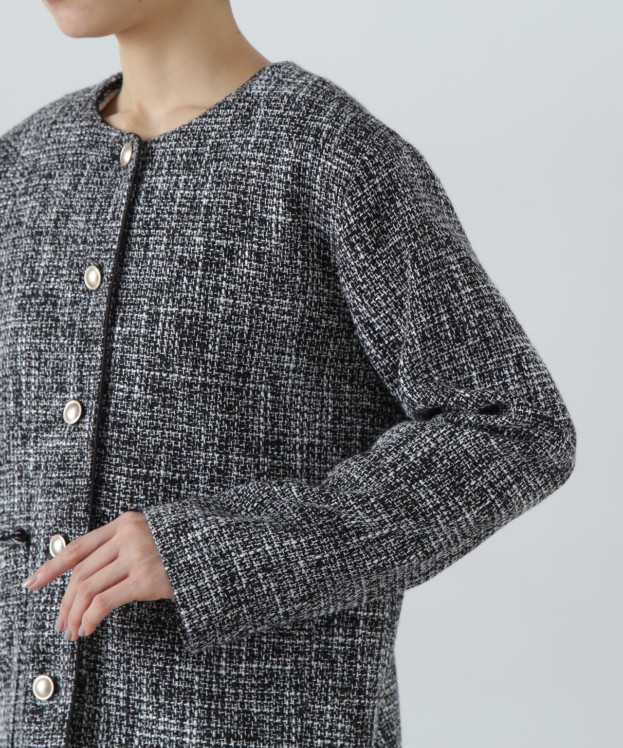 ナチュラルビューティベーシック　ツイード　アウター パイピングノーカラーツイードブルゾン | N. Natural Beauty