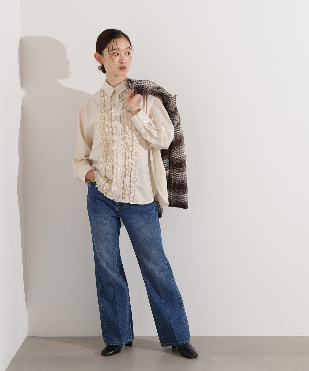 【岸本セシルさん着用】フロントフリルブラウス