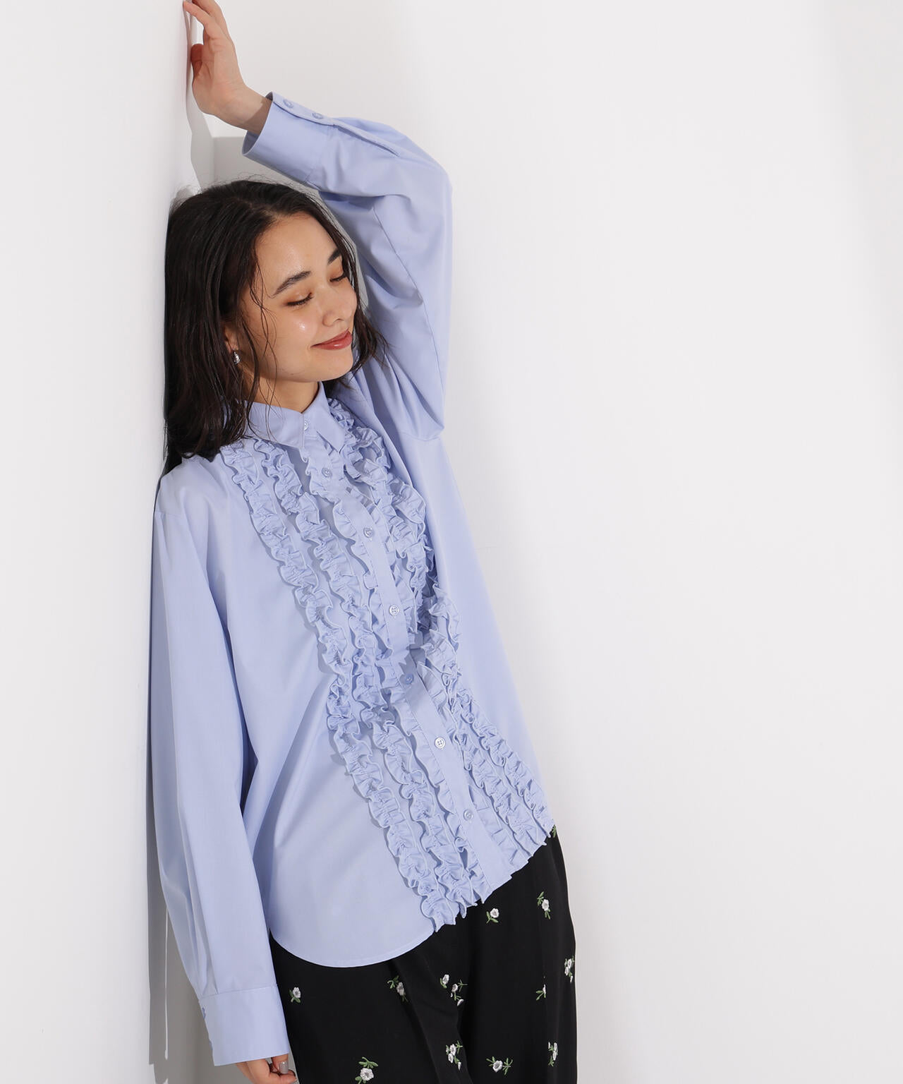 【岸本セシルさん着用】フロントフリルブラウス