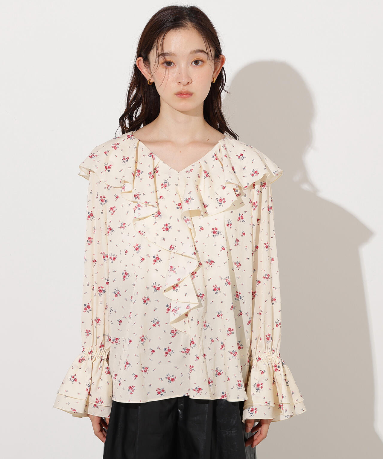 専用ネストローブ ブルームスベリープリント 麻 ブラウス フリル ラッフルカラー ネストローブ ブルームスベリープリント 麻 ブラウス フリル ラッフル