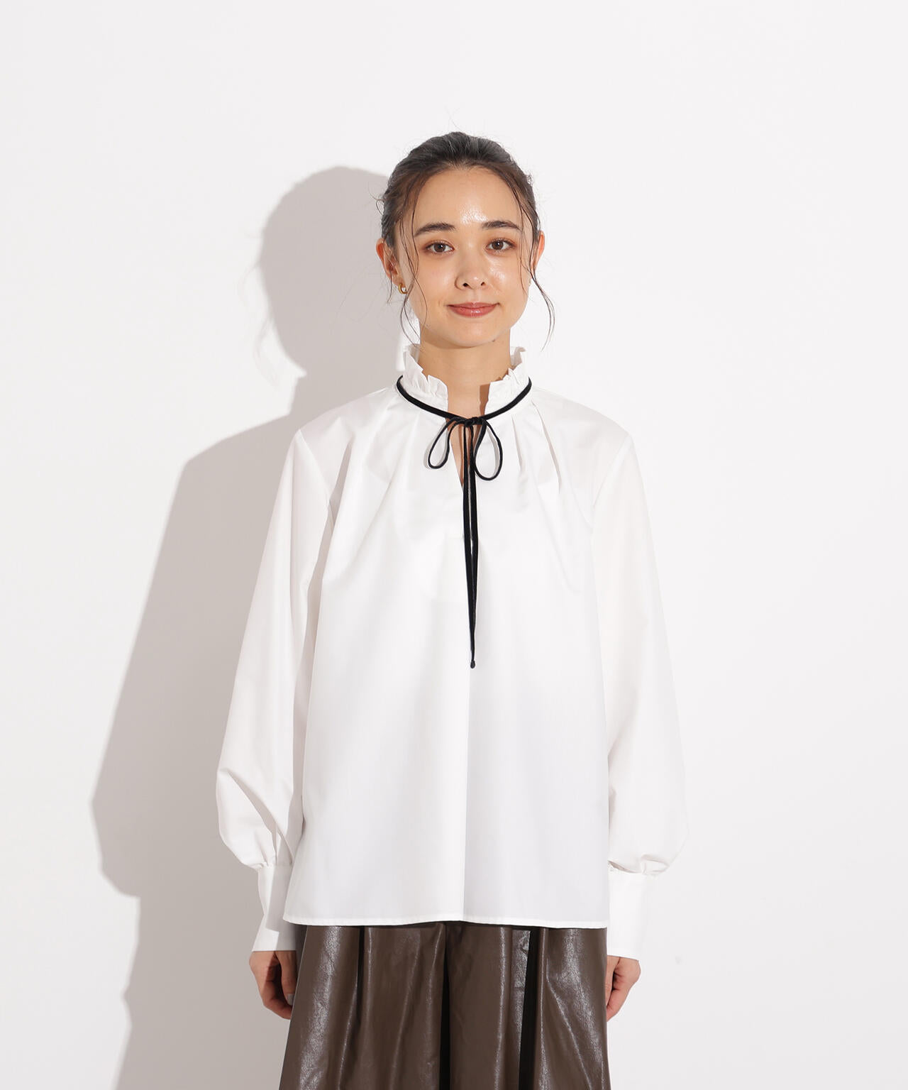 【岸本セシルさん着用】ベロアリボンスキッパーブラウス