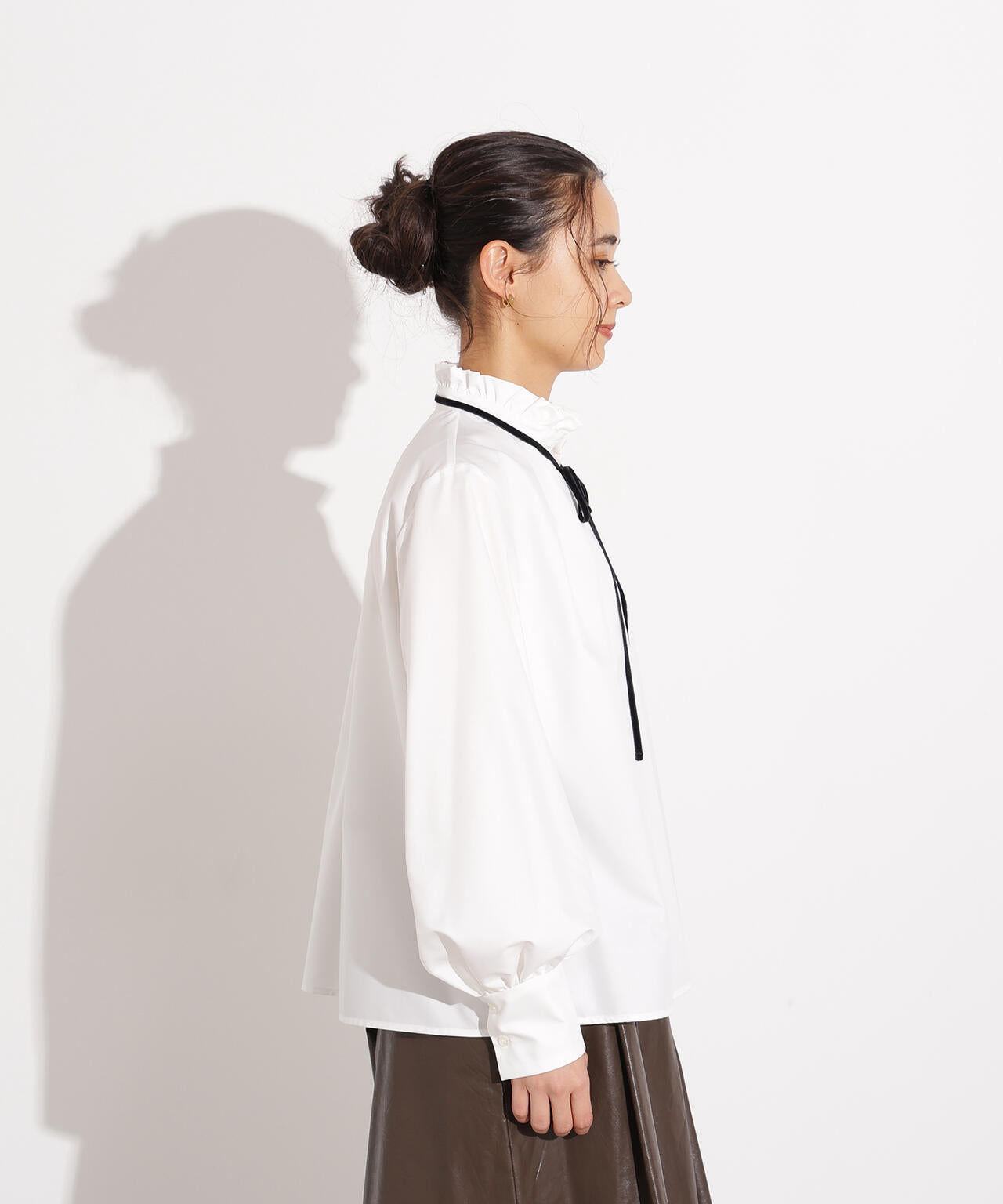 【岸本セシルさん着用】ベロアリボンスキッパーブラウス