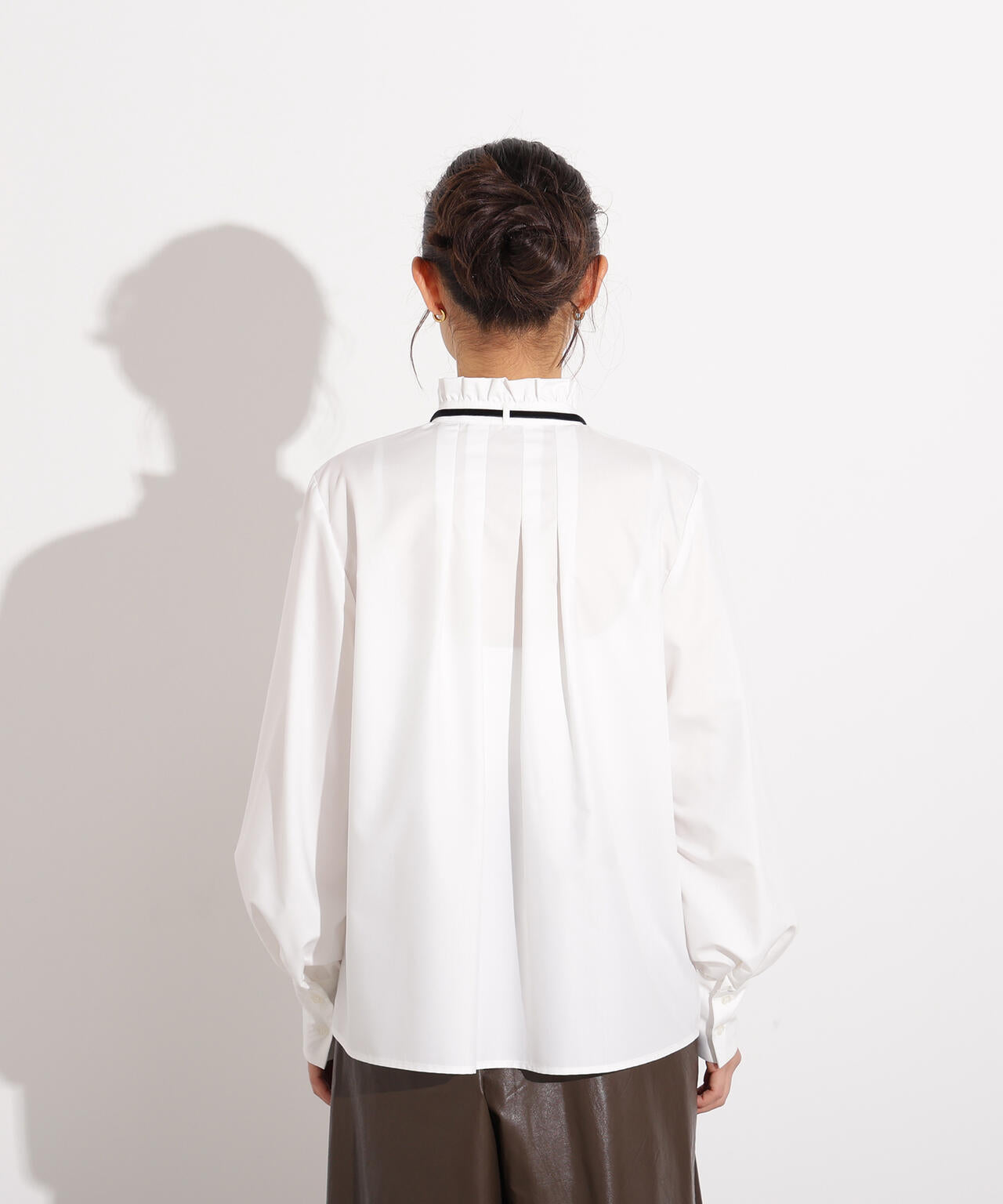 【岸本セシルさん着用】ベロアリボンスキッパーブラウス