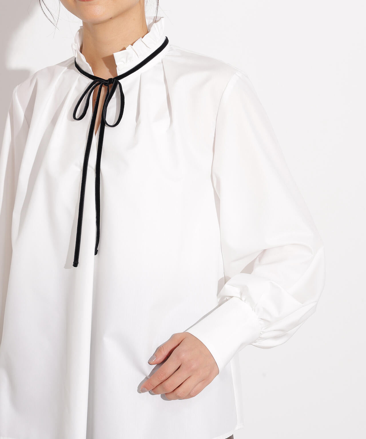 【岸本セシルさん着用】ベロアリボンスキッパーブラウス