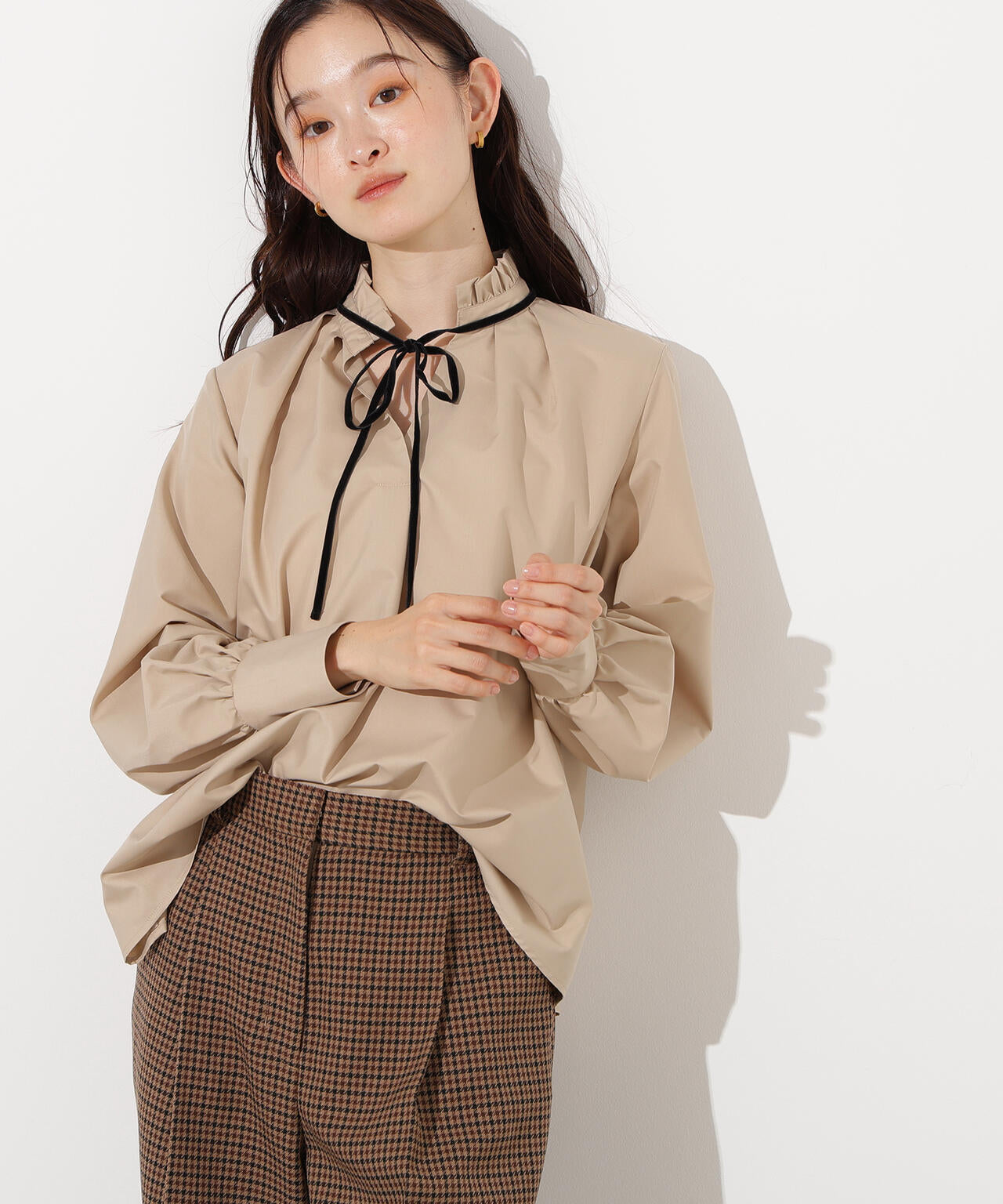岸本セシルさん着用】ベロアリボンスキッパーブラウス | N. Natural