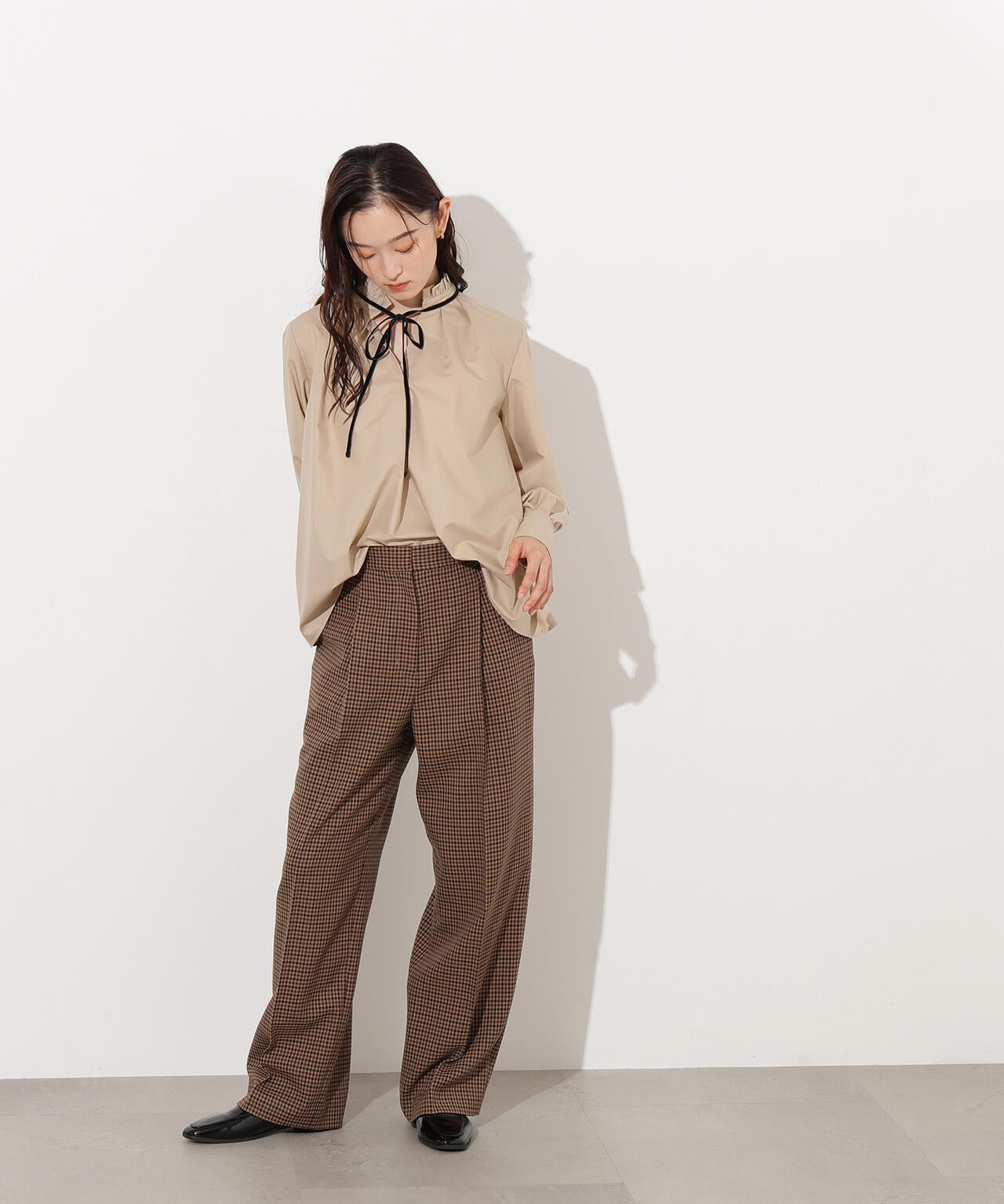 【岸本セシルさん着用】ベロアリボンスキッパーブラウス