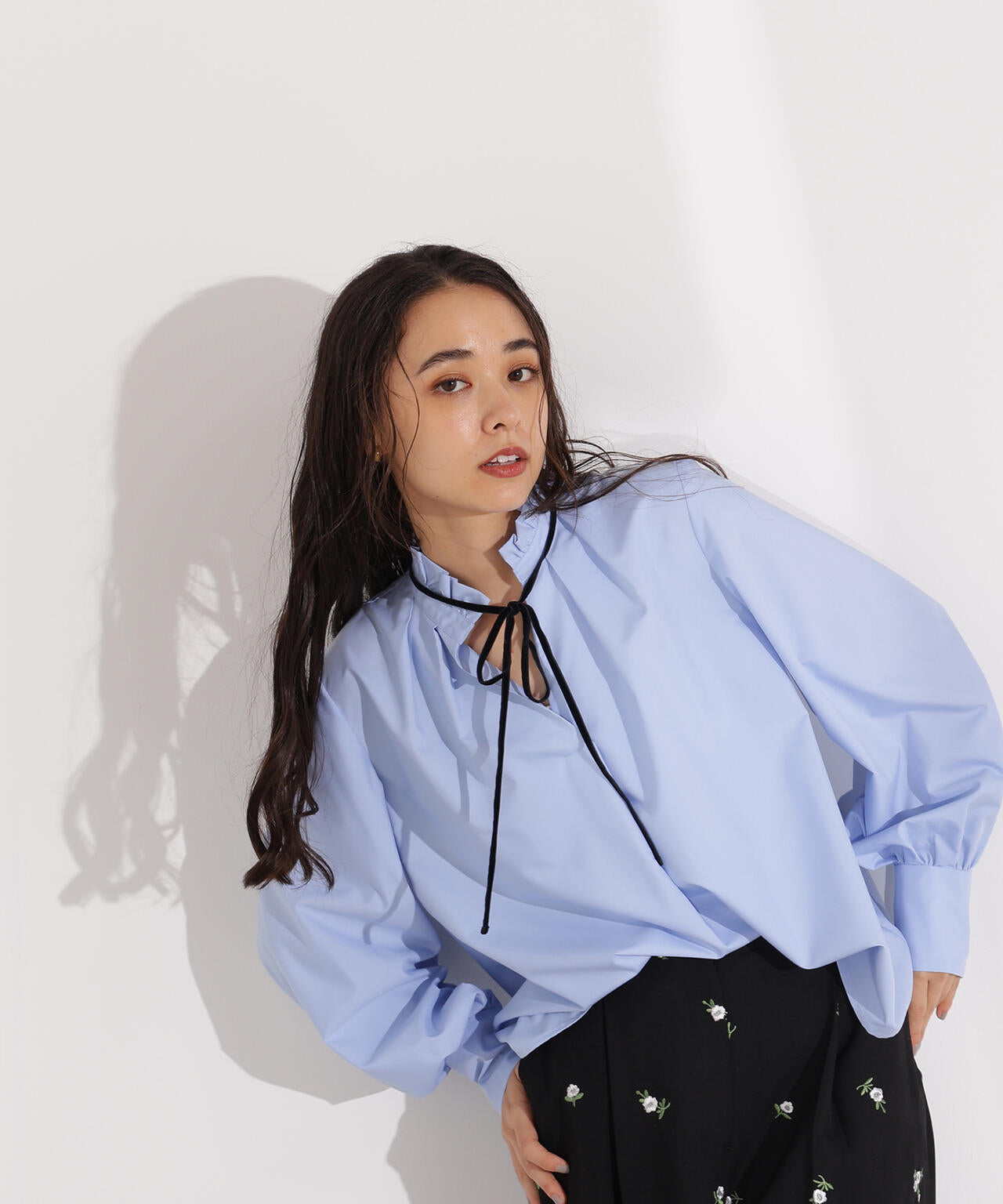 【岸本セシルさん着用】ベロアリボンスキッパーブラウス