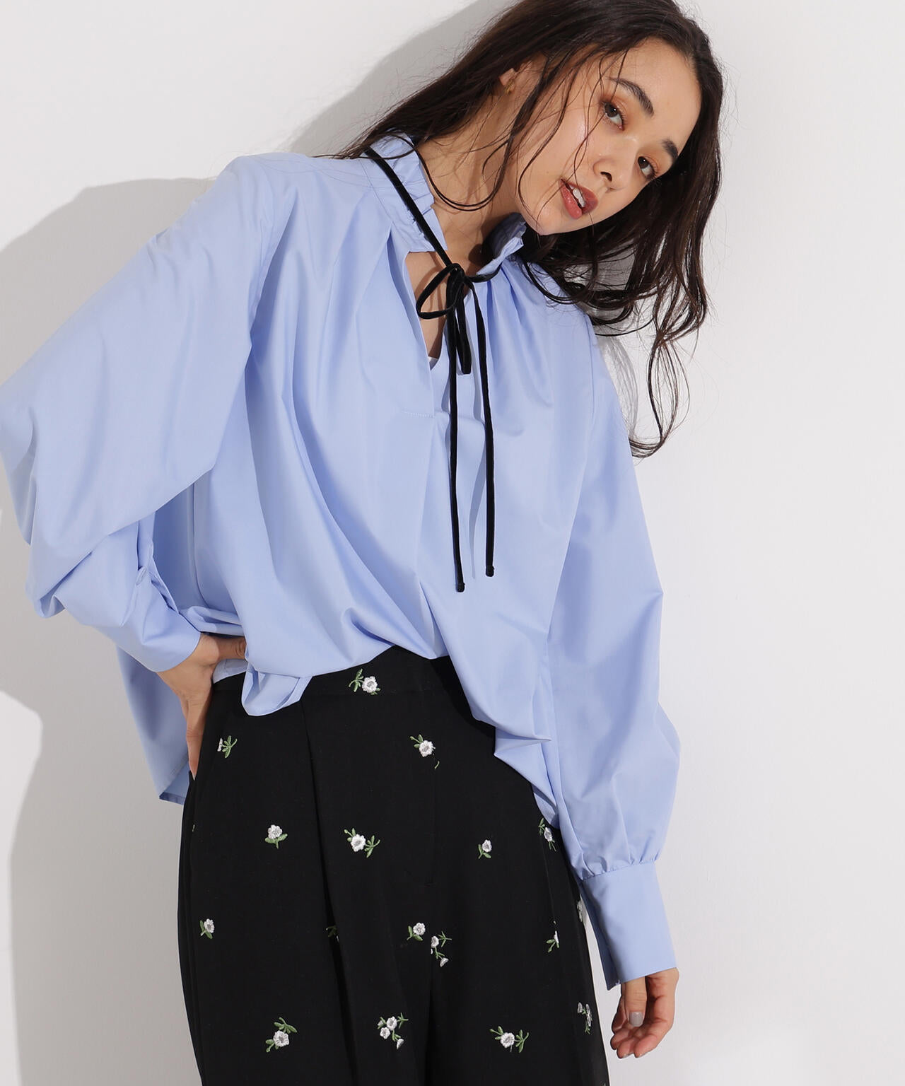 【岸本セシルさん着用】ベロアリボンスキッパーブラウス