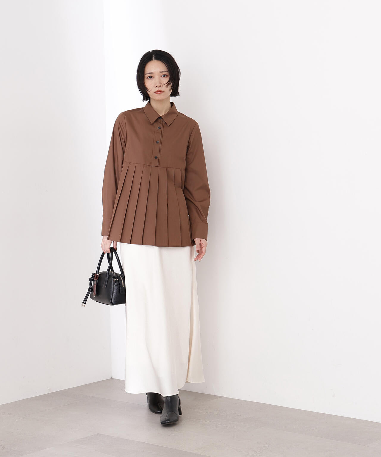 プリーツペプラムブラウス