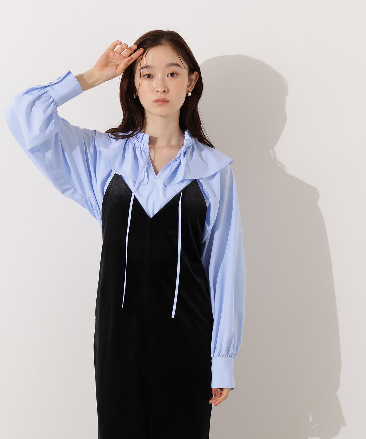 ダブルフリルネックブラウス