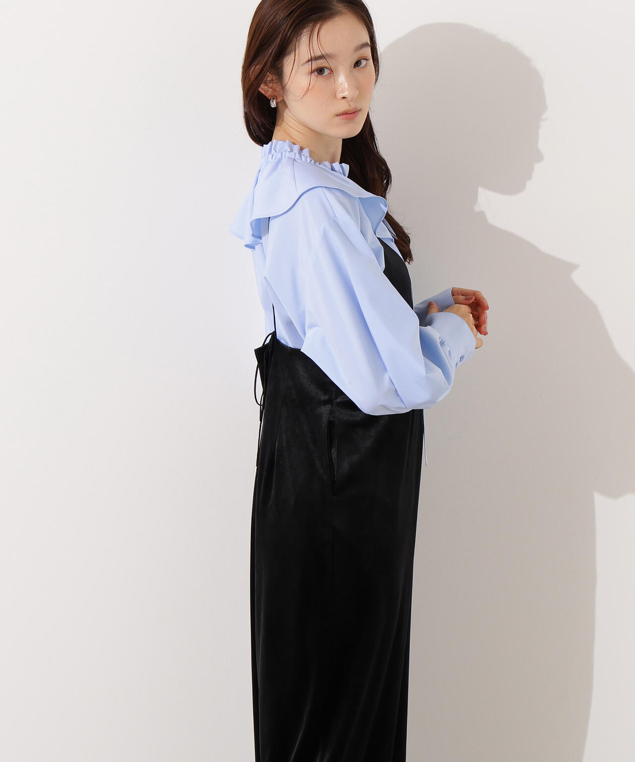 ダブルフリルネックブラウス