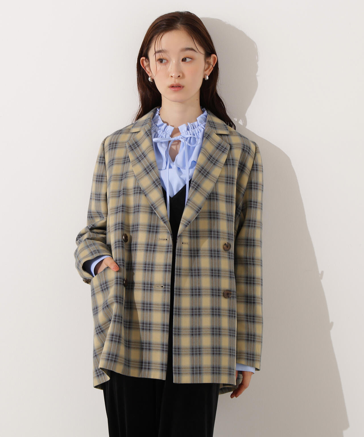 ダブルフリルネックブラウス