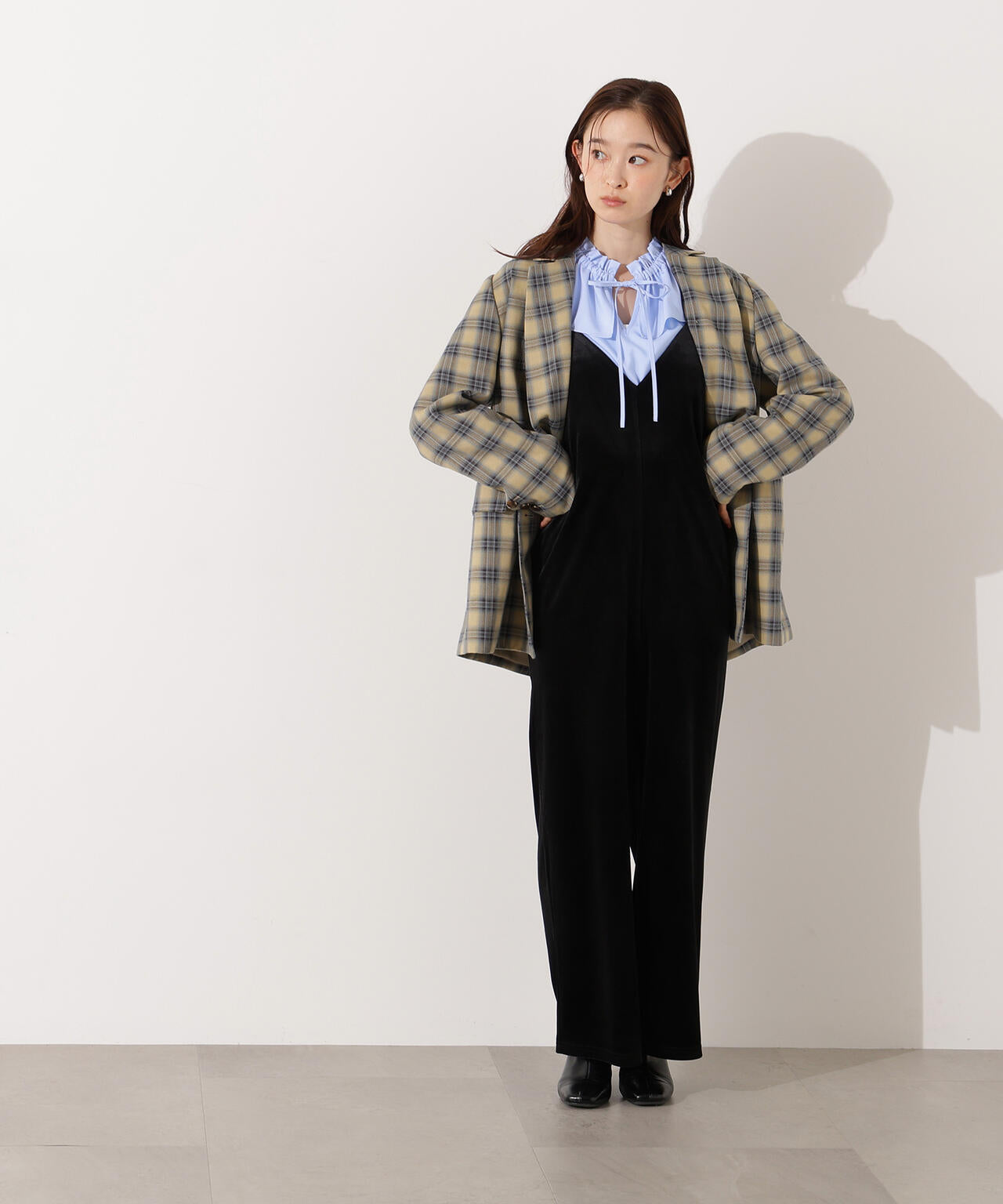 ダブルフリルネックブラウス