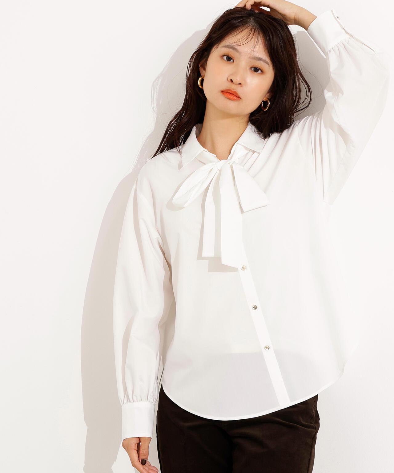 【小室安未さん着用】ゴールドボタン2wayリボンブラウス