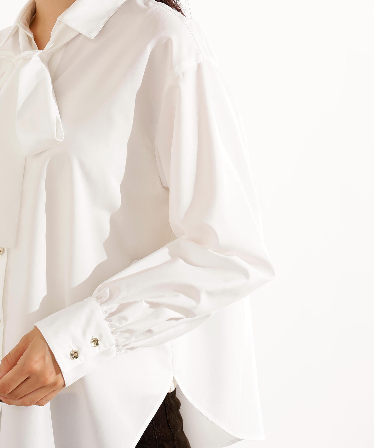 【小室安未さん着用】ゴールドボタン2wayリボンブラウス