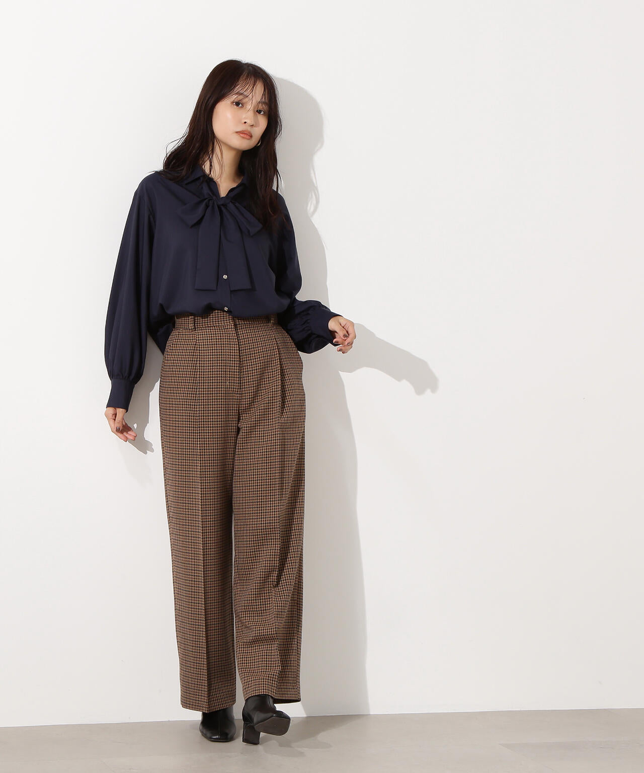 【小室安未さん着用】ゴールドボタン2wayリボンブラウス