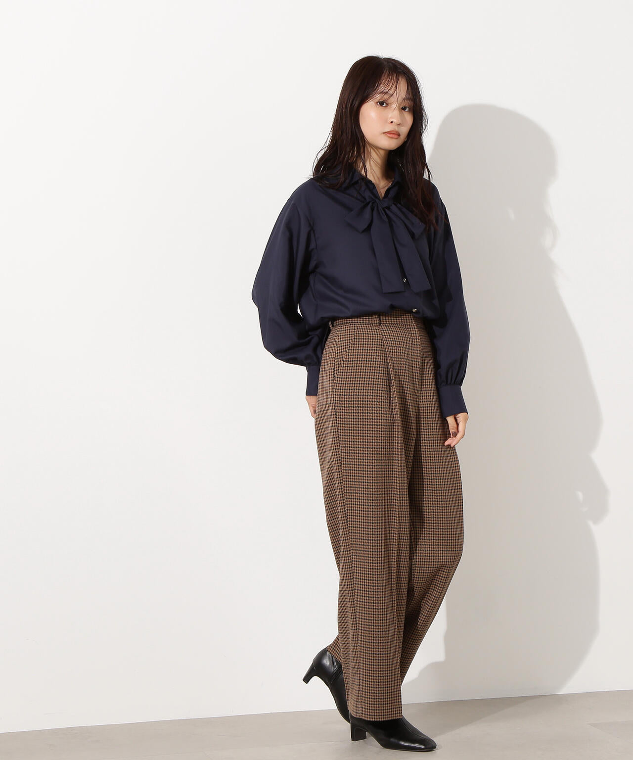 エヌ ナチュラルビューティーベーシック（N．Natural Beauty Basic*）/ゴールドボタン2wayリボンブラウス 小室安未さん着用】ゴールドボタン2wayリボンブラウス | N. Natural