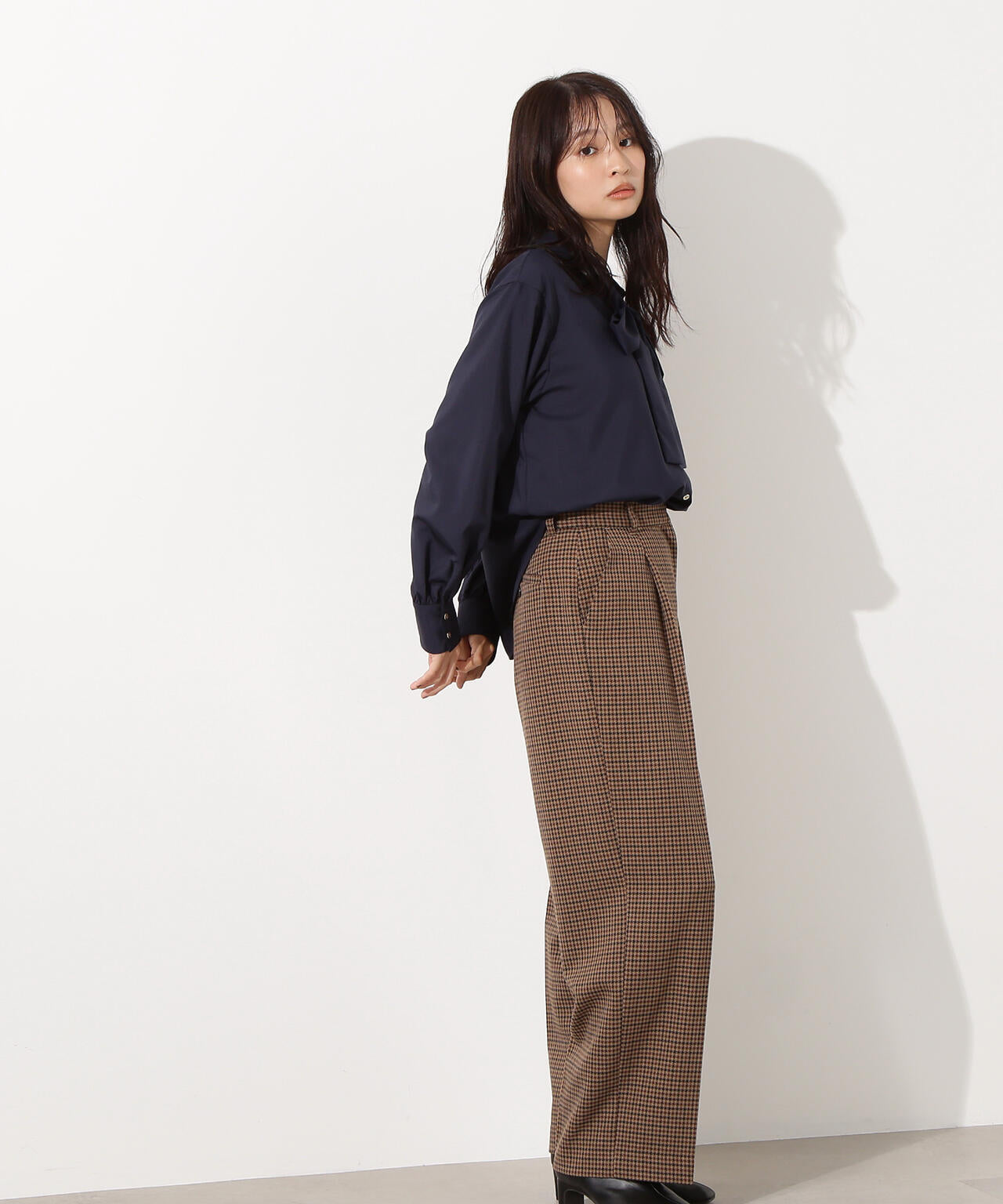 【小室安未さん着用】ゴールドボタン2wayリボンブラウス