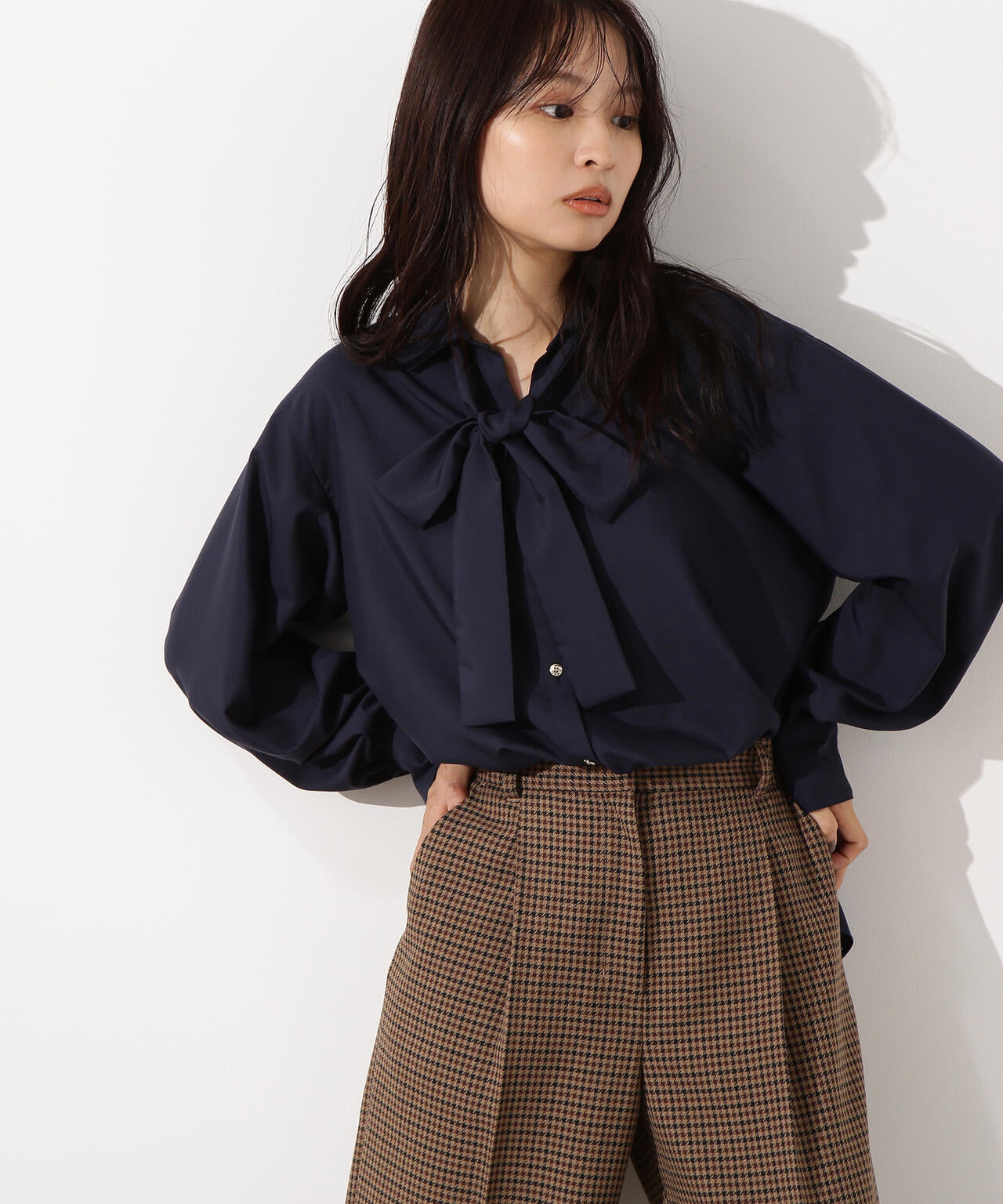 エヌ ナチュラルビューティーベーシック（N．Natural Beauty Basic*）/ゴールドボタン2wayリボンブラウス 小室安未さん着用】ゴールドボタン2wayリボンブラウス | N. Natural