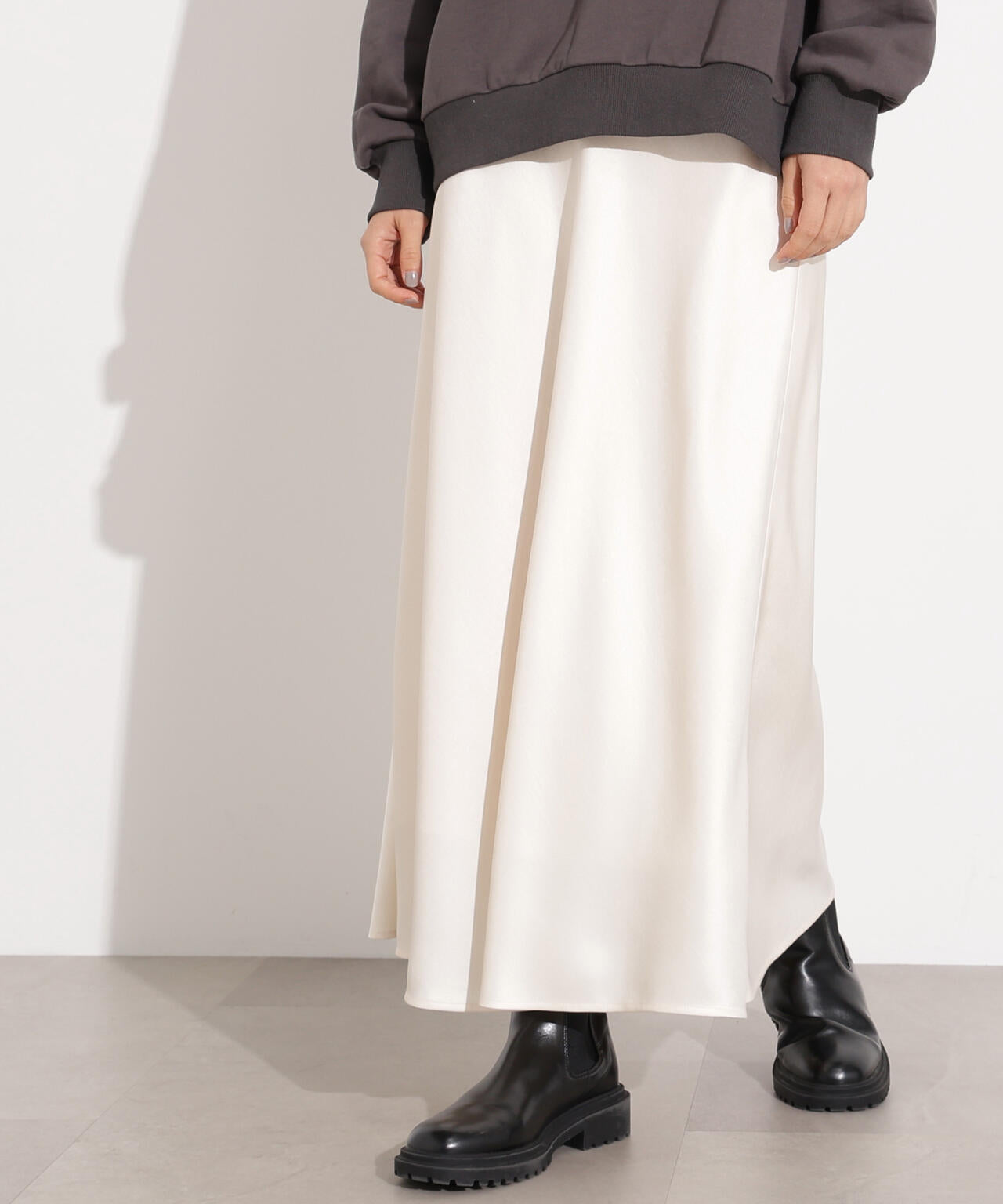 【岸本セシルさん着用】【小室安未さん着用】サテンナロースカート