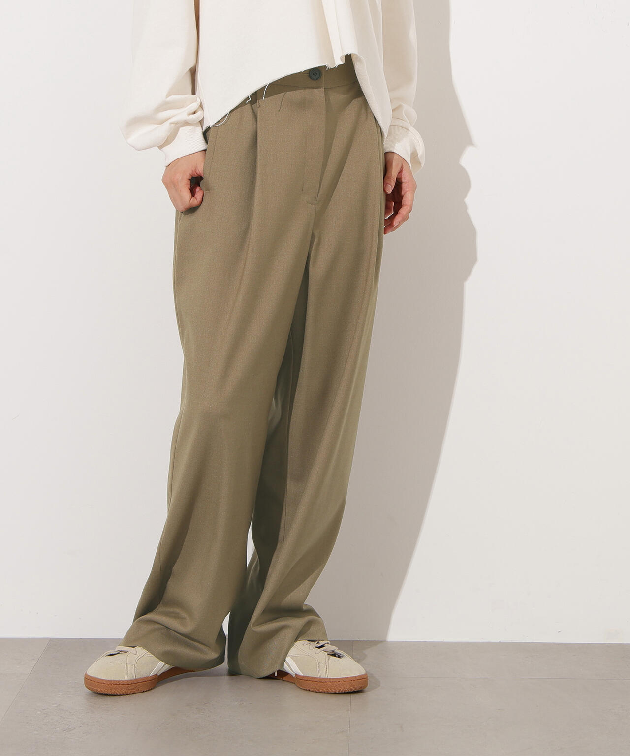 【岸本セシルさん着用】リラックスタックワイドパンツ
