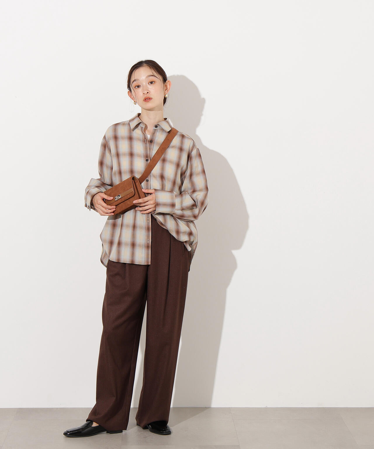 岸本セシルさん着用】リラックスタックワイドパンツ | N