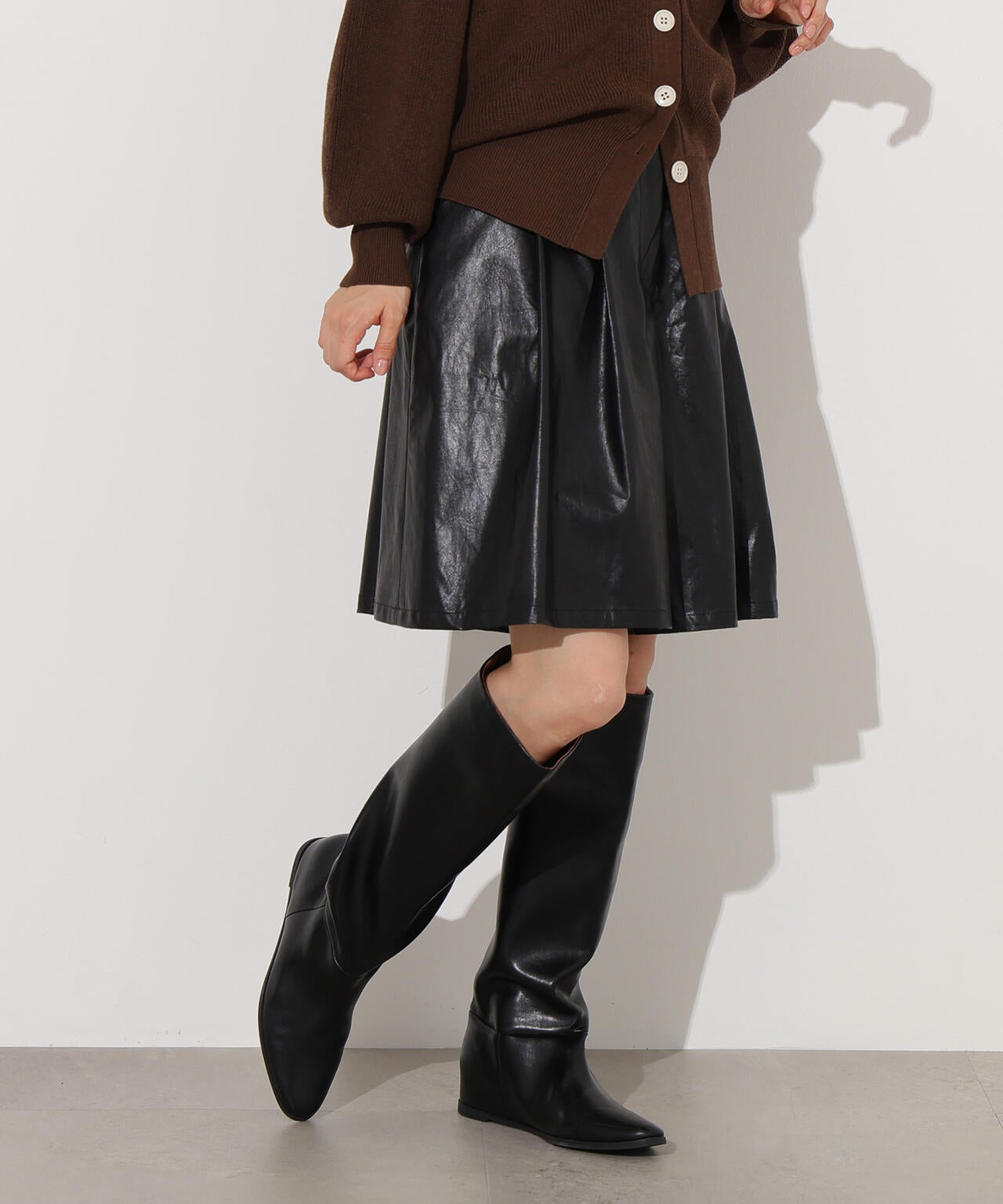【岸本セシルさん着用】フェイクレザーハーフパンツ