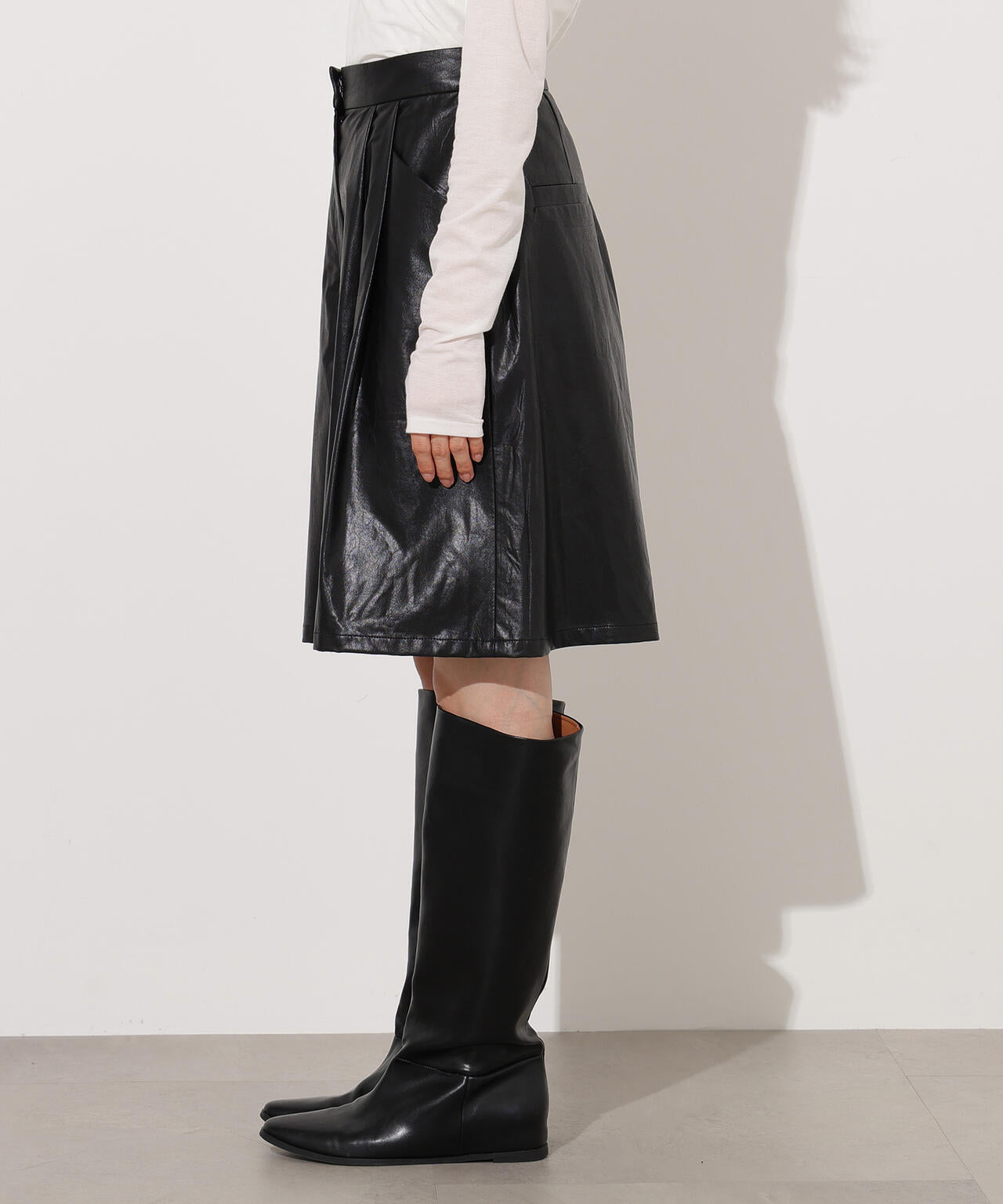 【岸本セシルさん着用】フェイクレザーハーフパンツ