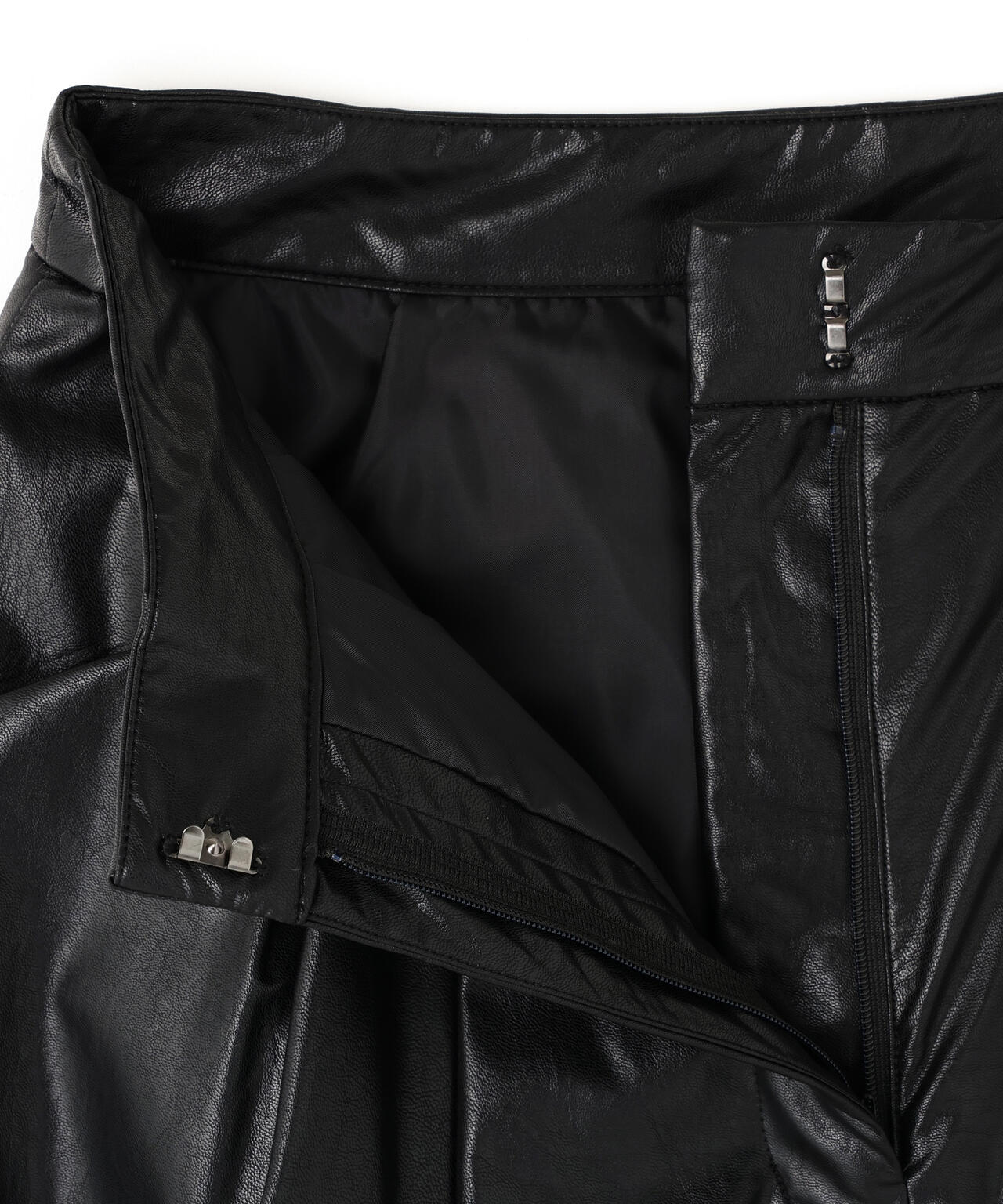 【岸本セシルさん着用】フェイクレザーハーフパンツ