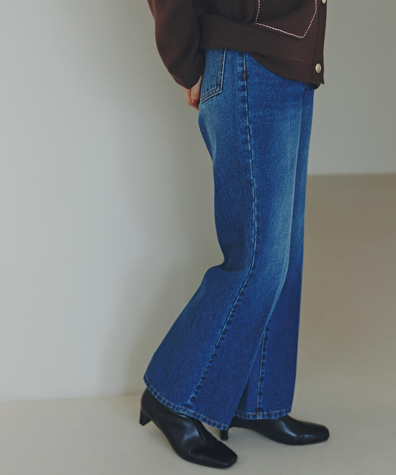 【岸本セシルさん着用】【小室安未さん着用】センタープレスフレアデニムパンツ