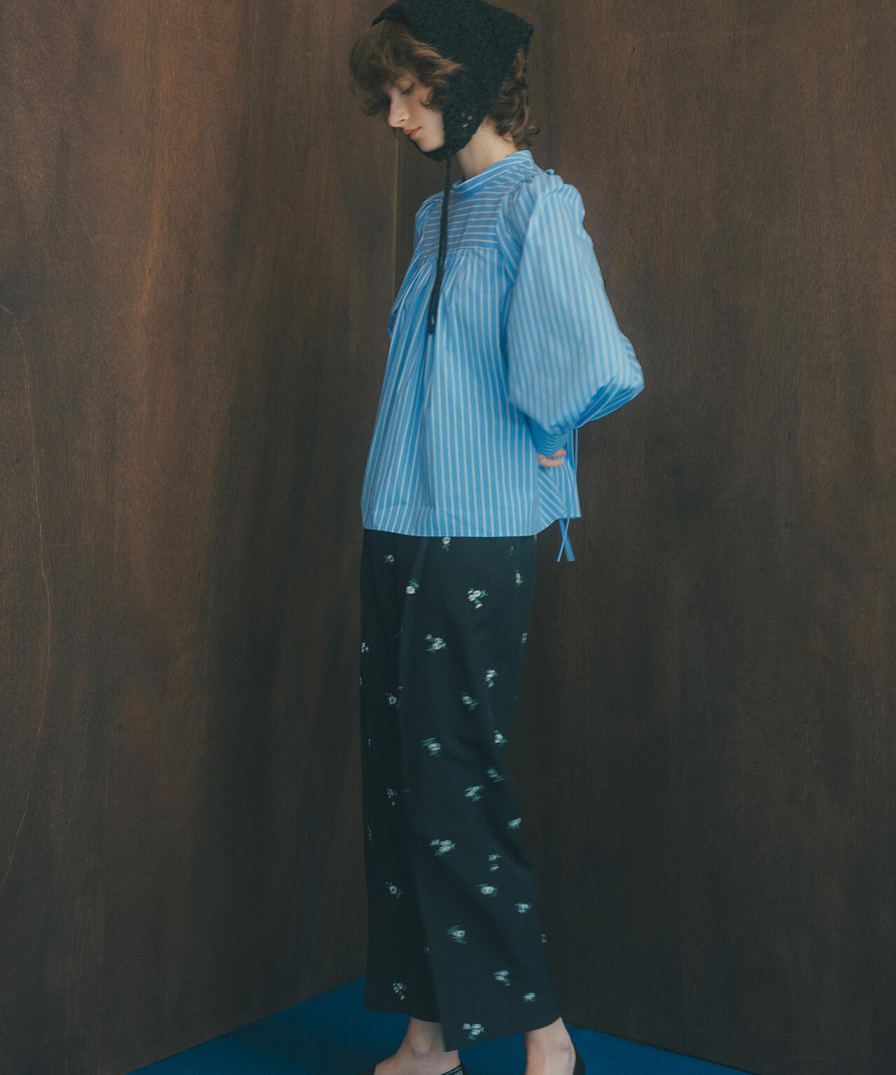 タグ付き未使用品　シャイニー エンブロイダリー フラワー スリムパンツ　36 シャイニー エンブロイダリー フラワー スリムパンツ