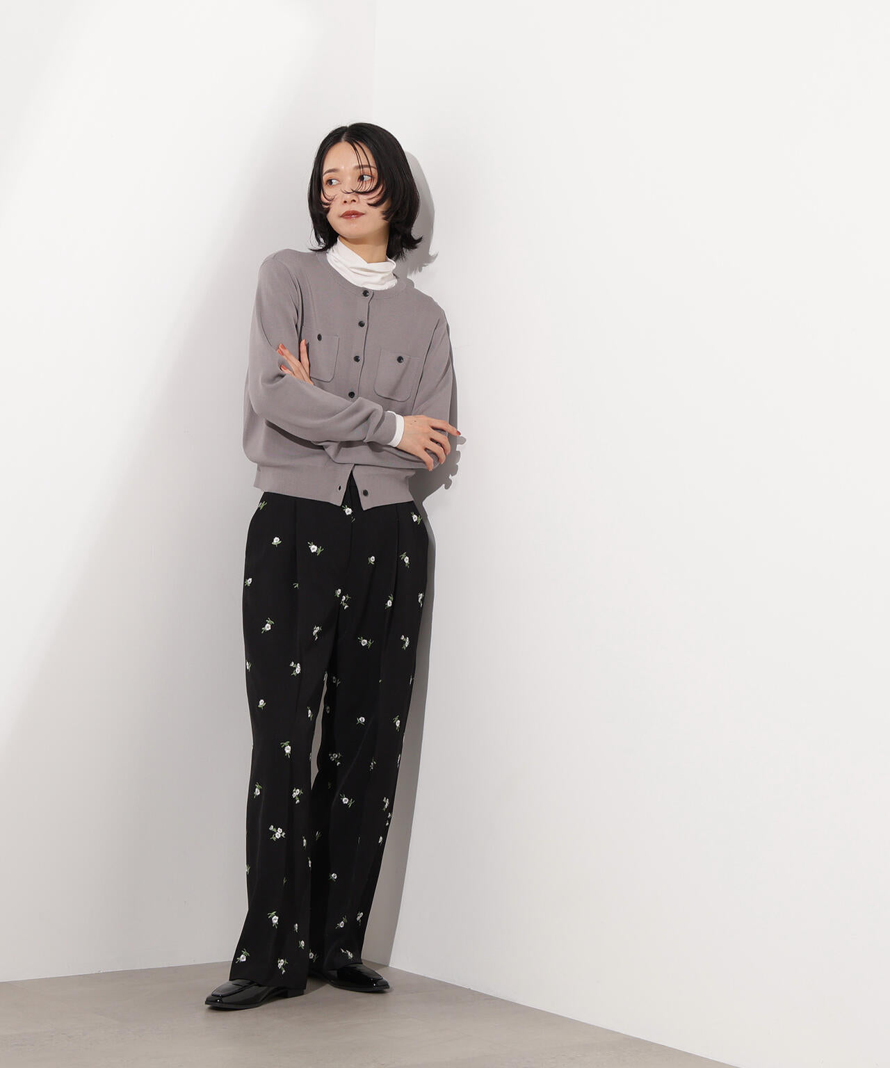 25300円　ビアズリー　水彩画　フラワー　パンツ　美品 25300円 ビアズリー 水彩画 フラワー パンツ 美品 25300円