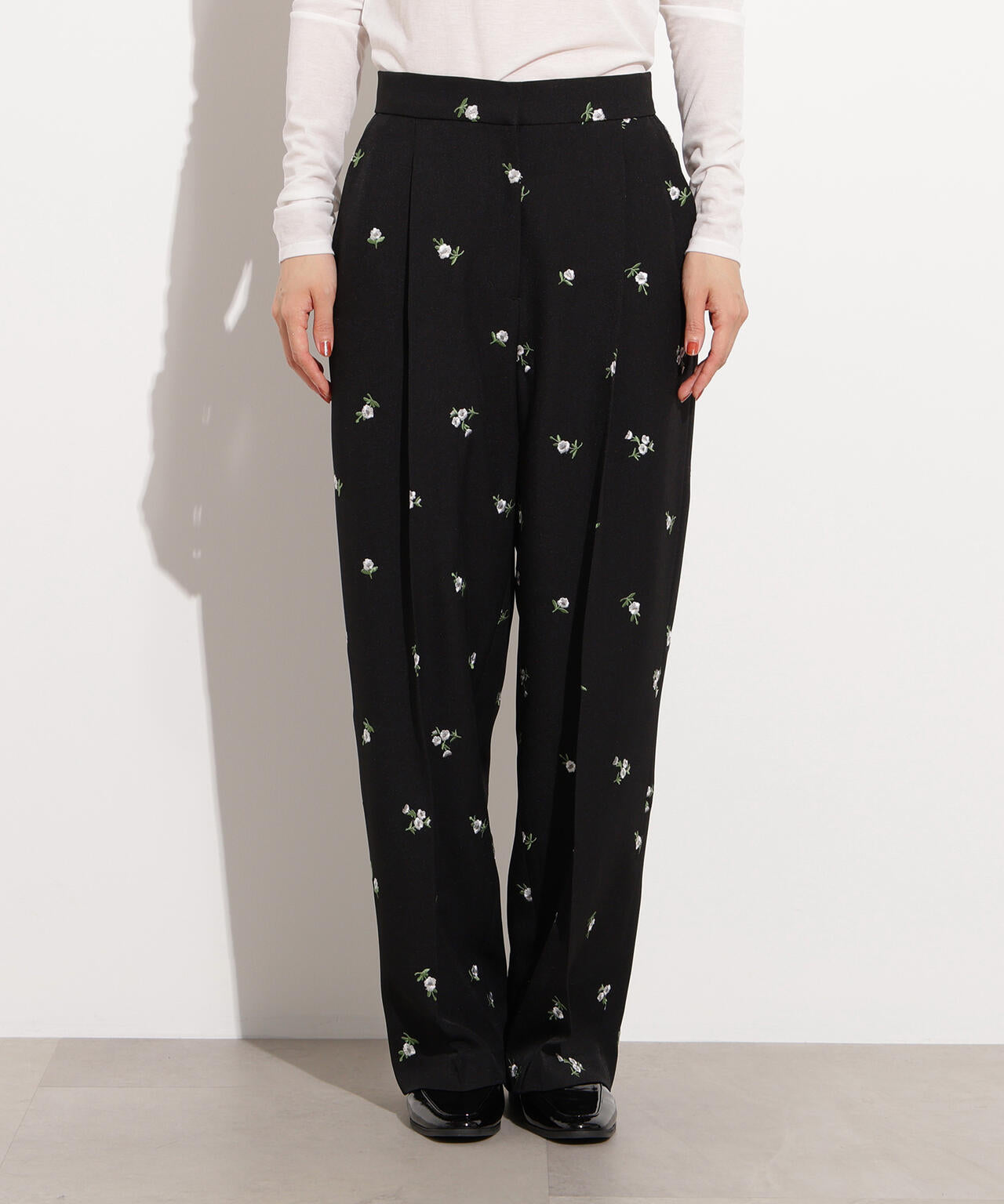 【小室安未さん着用】エンブロイダリーフラワーパンツ