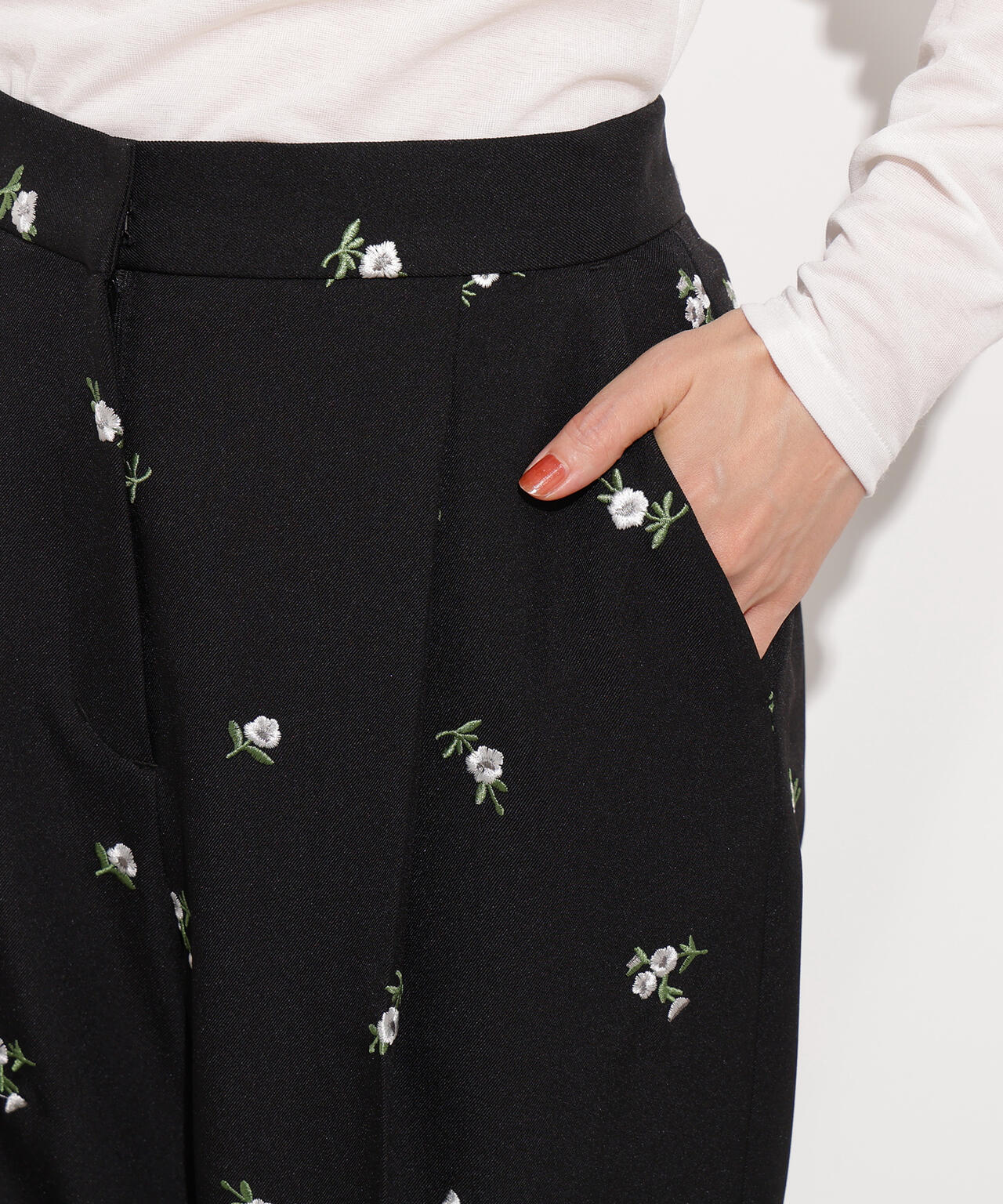 小室安未さん着用】エンブロイダリーフラワーパンツ | N. Natural