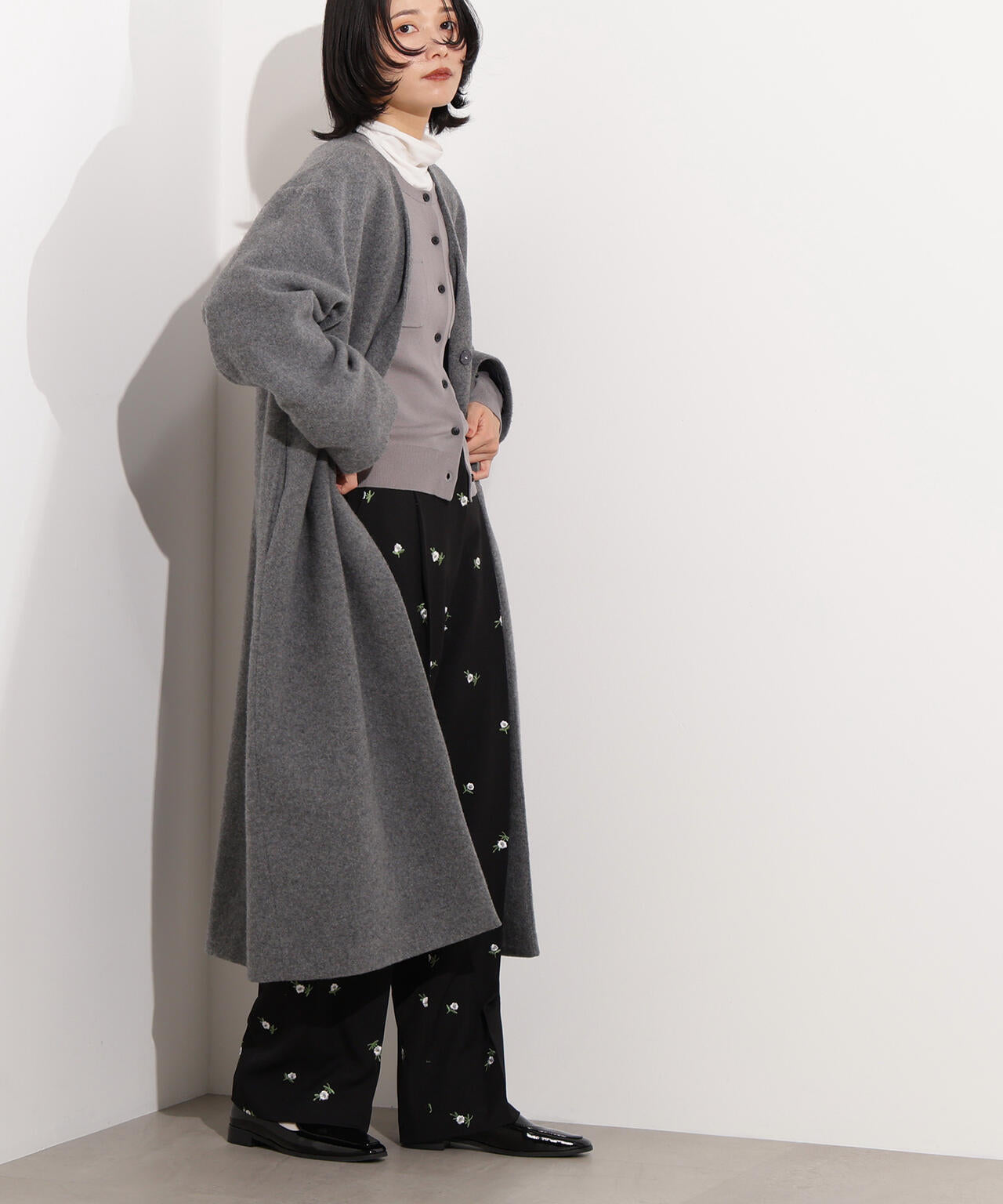 カラーレスロングコート