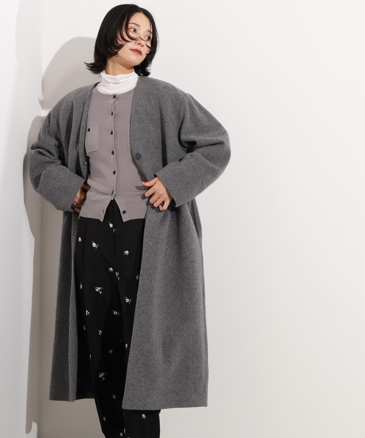 カラーレスロングコート