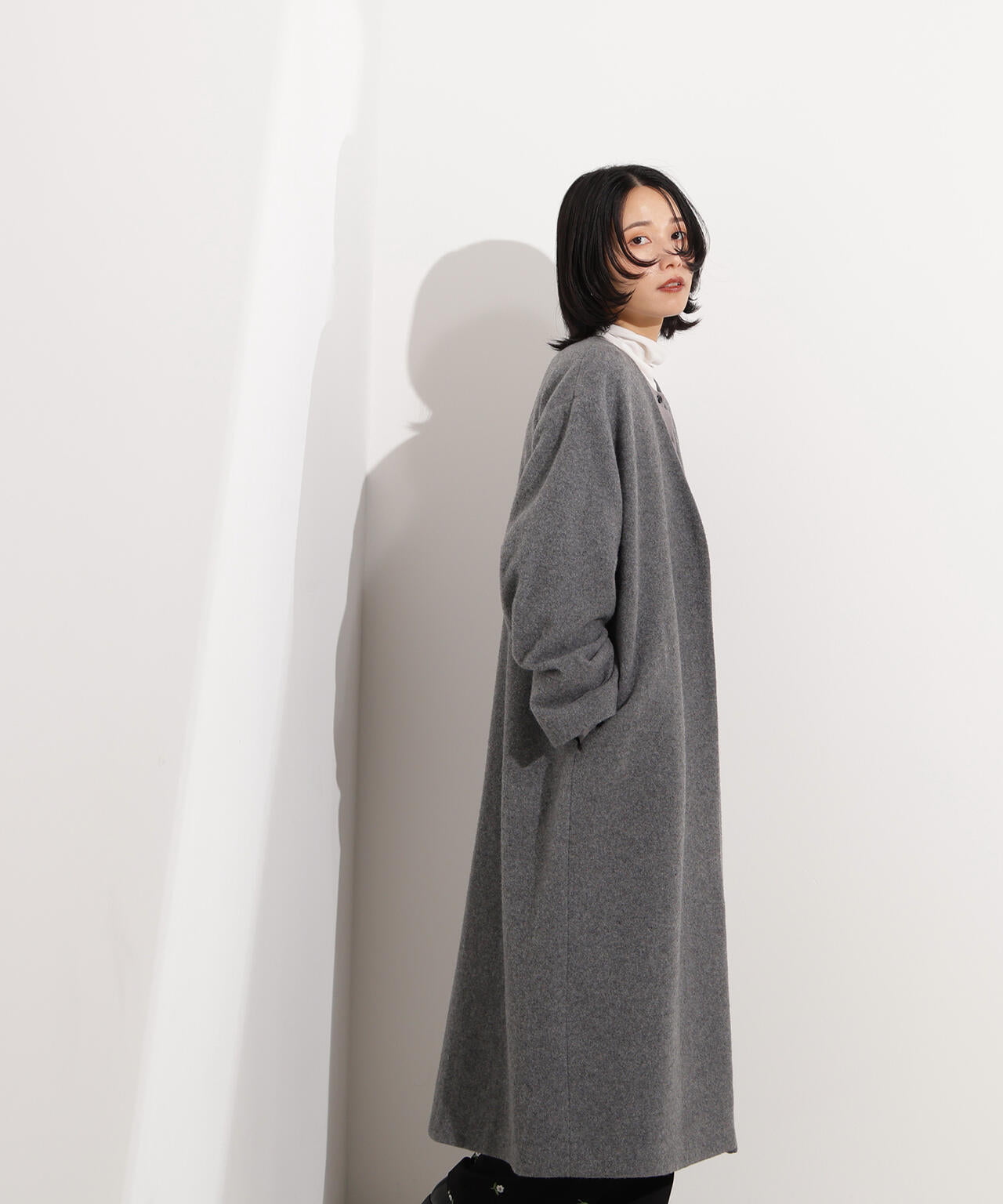 カラーレスロングコート