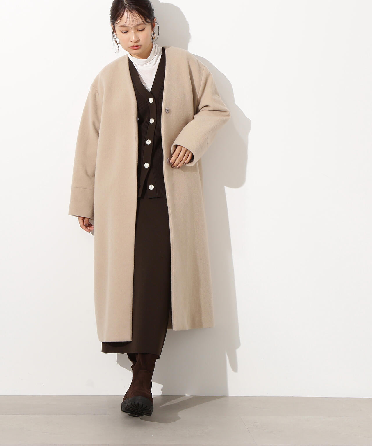 カラーレスロングコート