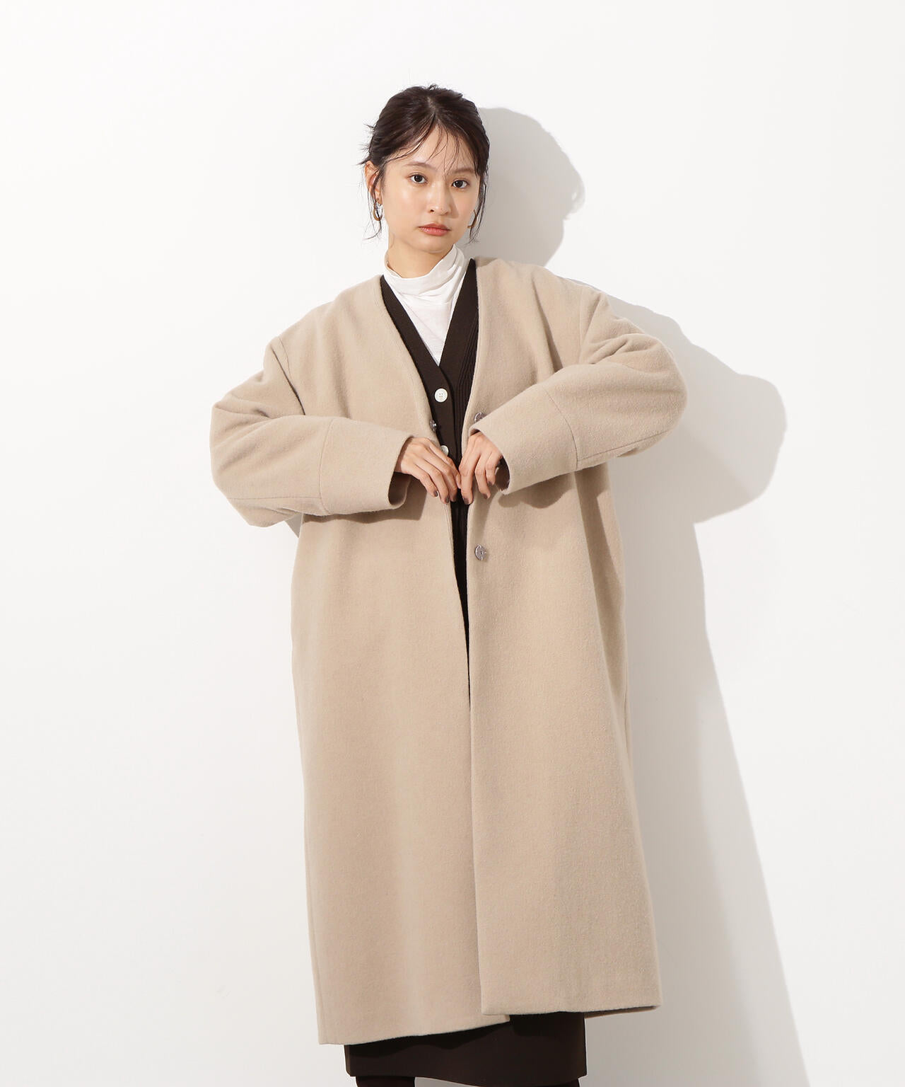 カラーレスロングコート